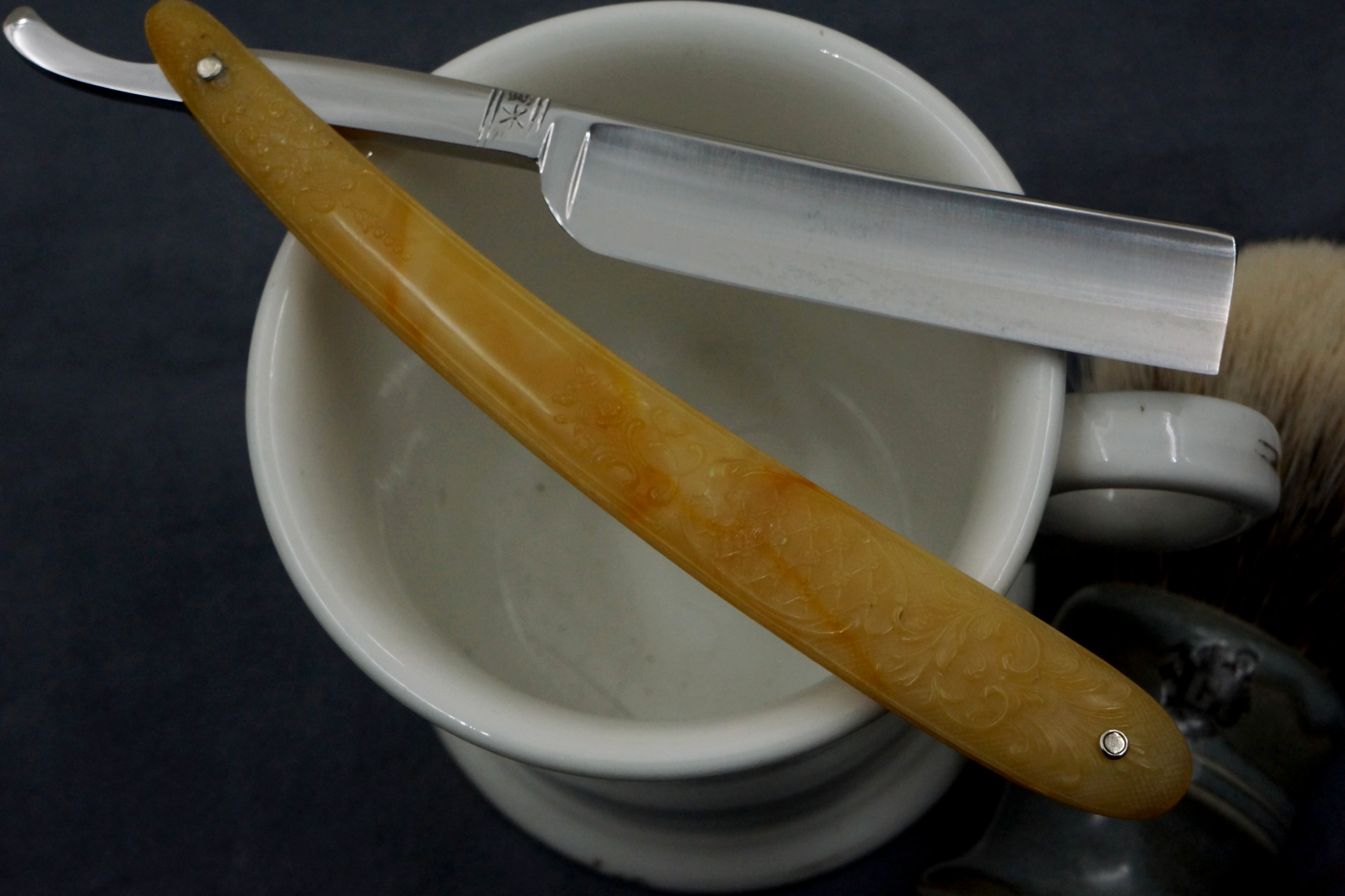 Holley Mfg. Co. - 5/8 Excellent+ Full Hollow - Vintage American Straight Razor - Shave Ready