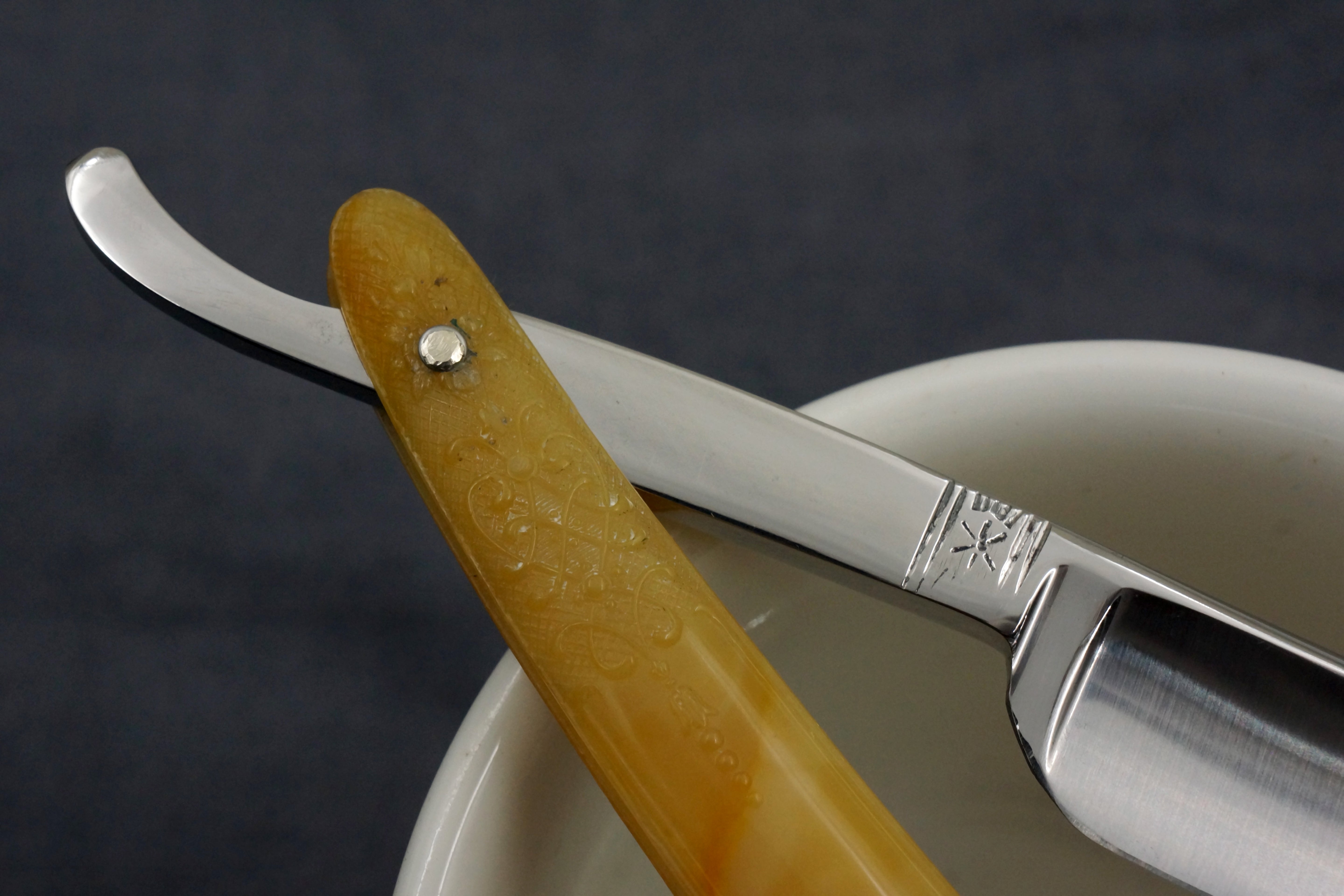 Holley Mfg. Co. - 5/8 Excellent+ Full Hollow - Vintage American Straight Razor - Shave Ready