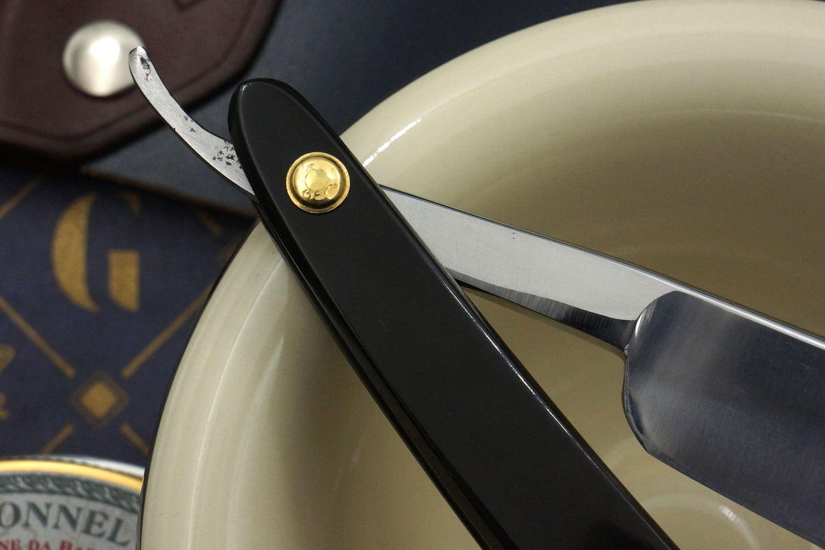 Wade & Butcher 11/16 geätzte Klinge, komplett restauriert, individuell gestaltetes Sheffield-Rasiermesser mit Hornskalierung, bereit zur Rasur