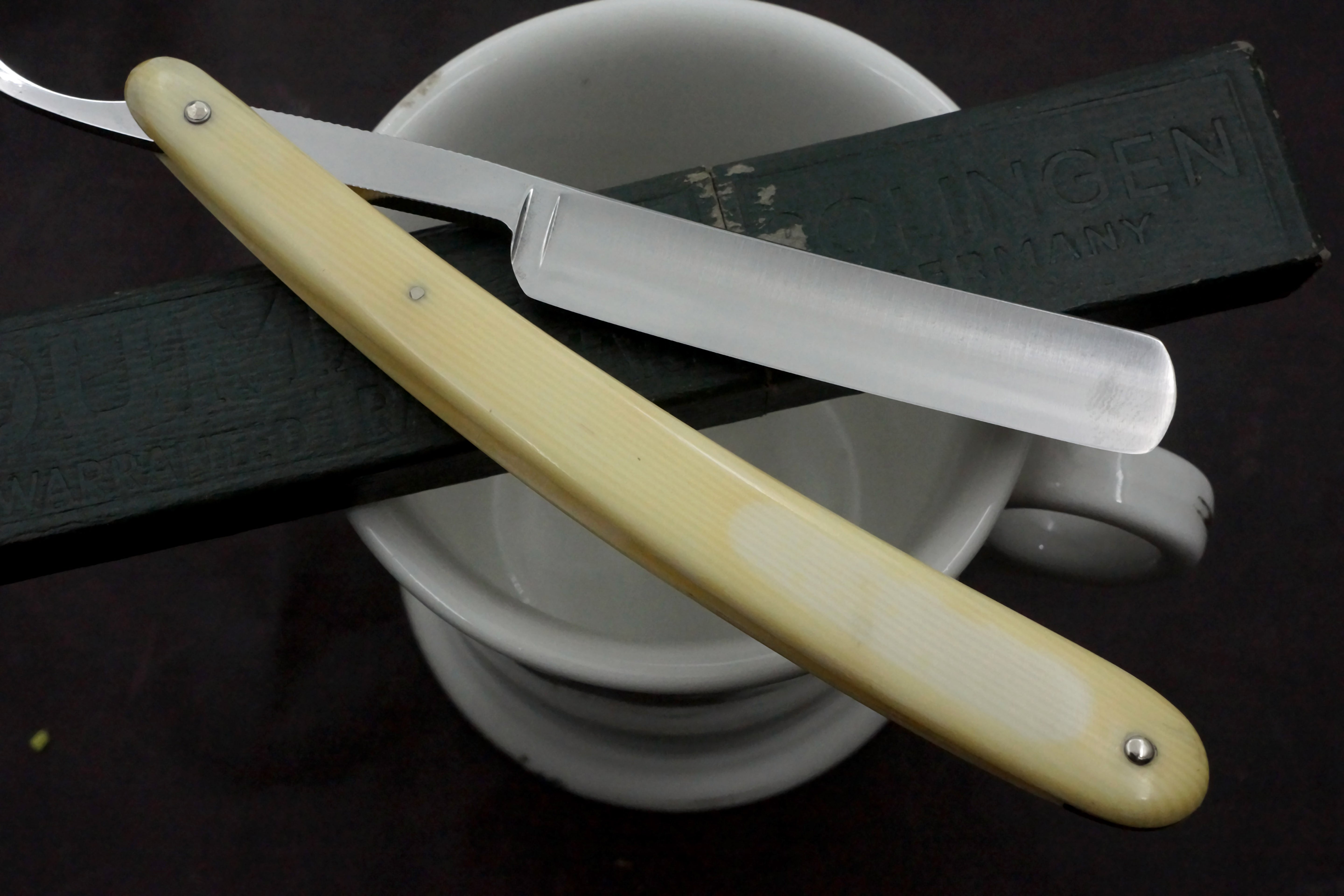 Puma No. 1 4/8 Full Hollow - Excellent Vintage Solingen Straight Razor - Shave Ready