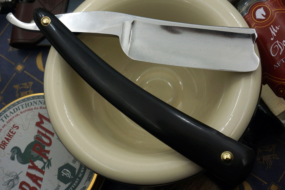 Berühmtes Rasiermesser von Wade & Butcher mit Hohlschliff für den Einsatz beim Friseur, 8/8, 1 Zoll breit, komplett restauriert mit Originalschalen, Sheffield-Rasiermesser, bereit zur Rasur