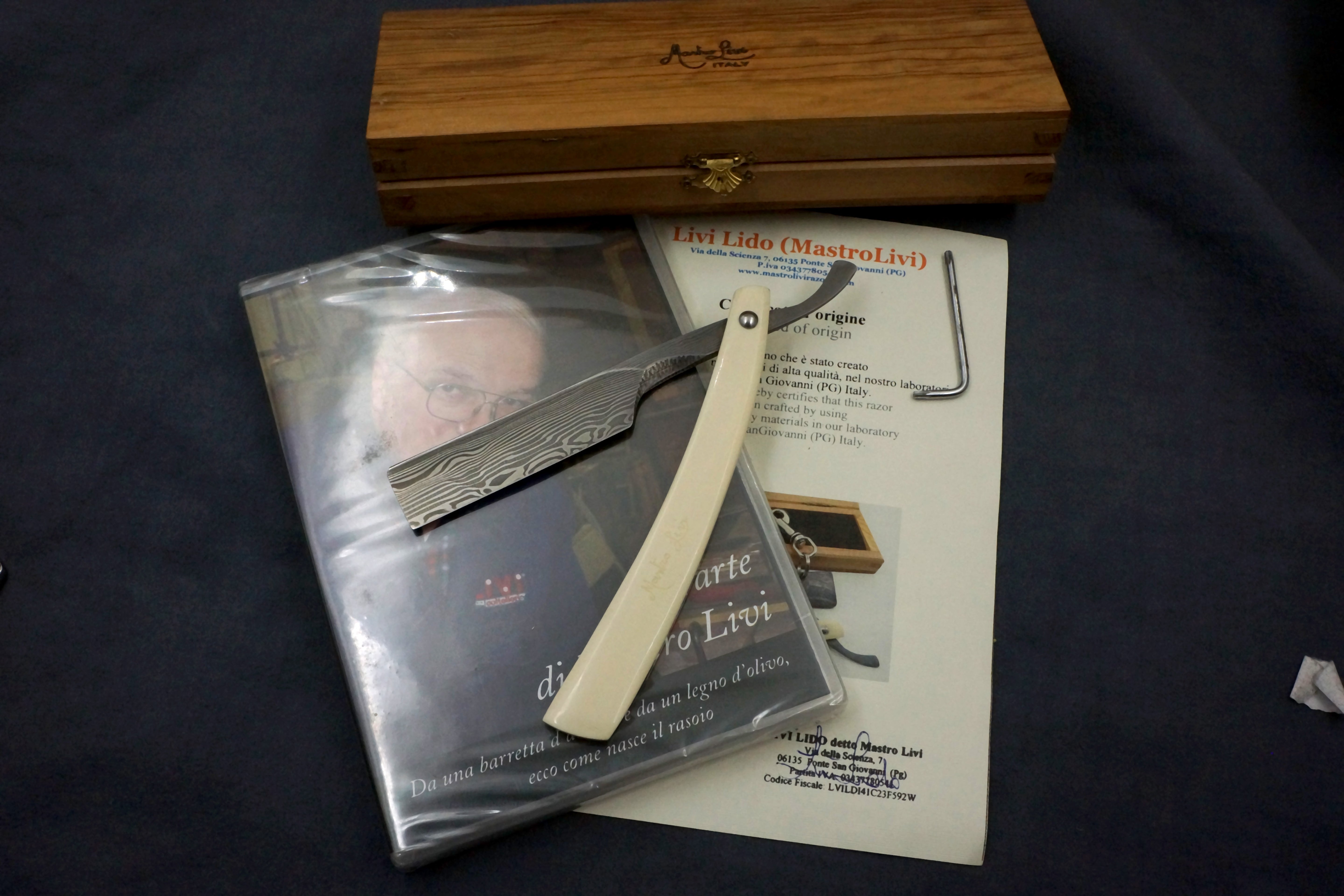 Mastro Livi Damscus 13/16 with Mammoth Ivory Scales - Preowned Custom Straight Razor - Shave Ready