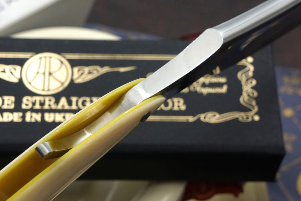 Art Razor Capitaine 19/16 Vollhohlklinge - Gebrauchtes, individuelles Rasiermesser mit Knochengriff - Rasurbereit