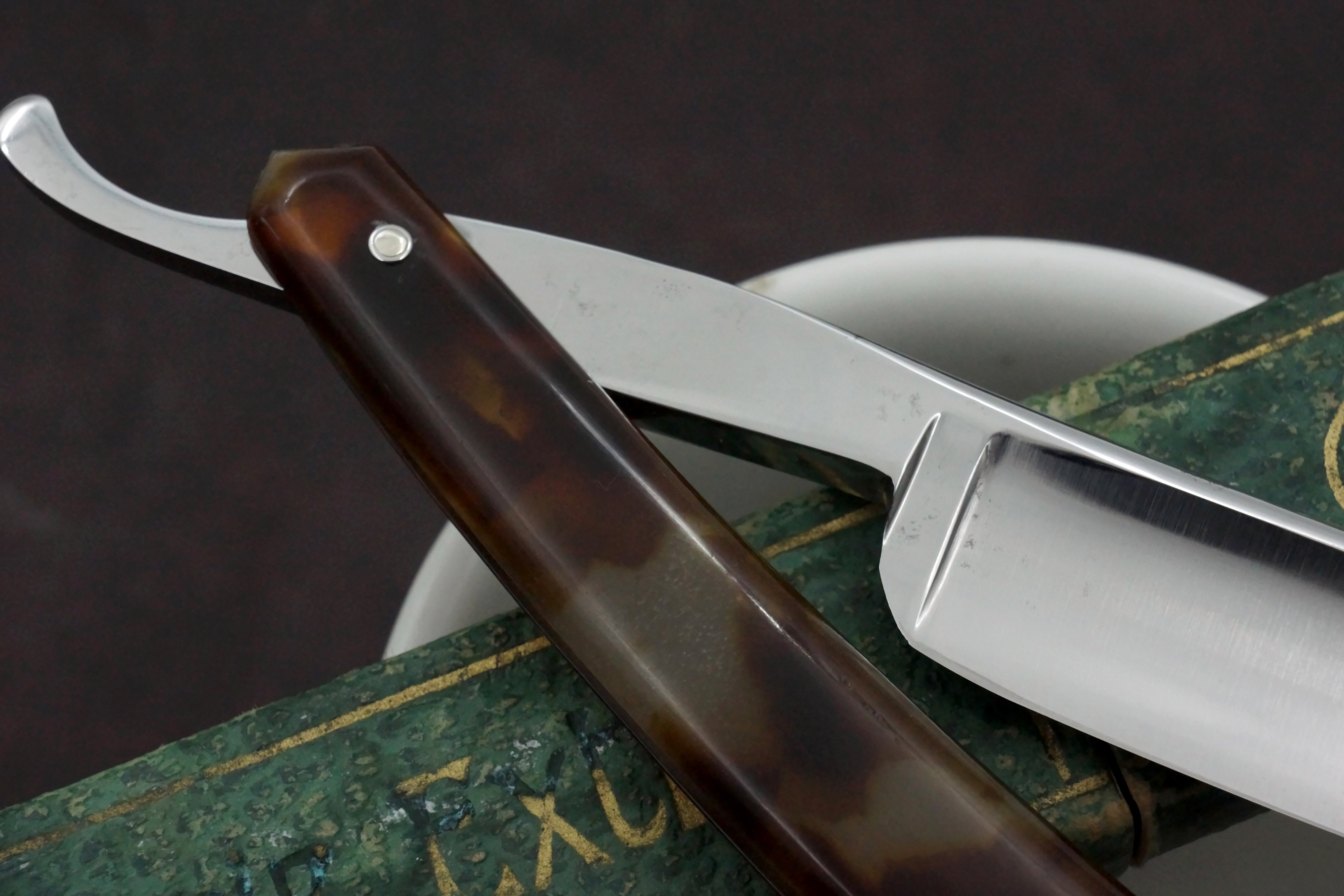 "Le Royal Tranchant" 13/16 Etched Blade - Excellent Restored Vintage French Straight Razor - Shave Ready