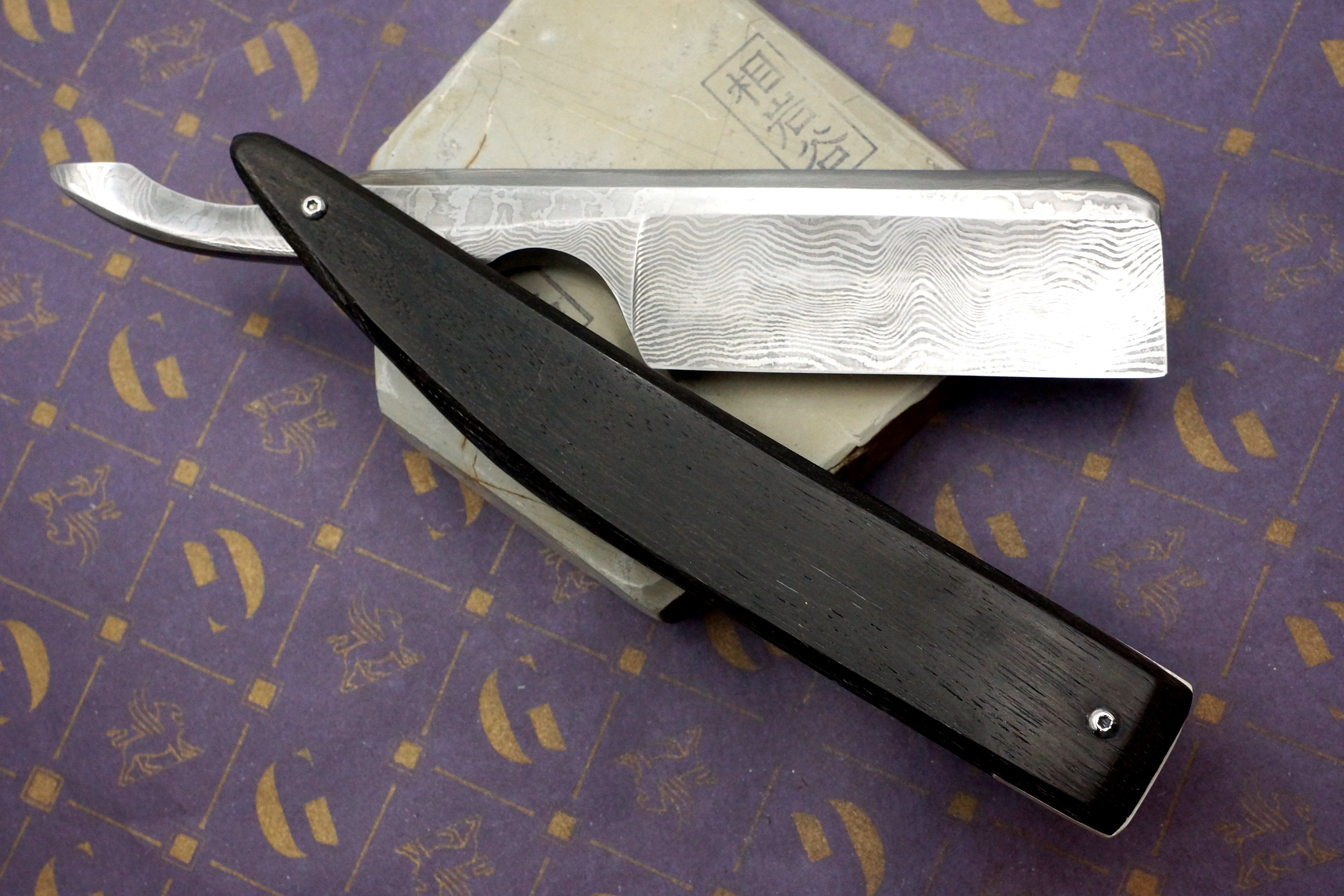 Griffith 10/8 Damascus Quarter Hollow - Bog Oak Scales Artisan Straight Razor