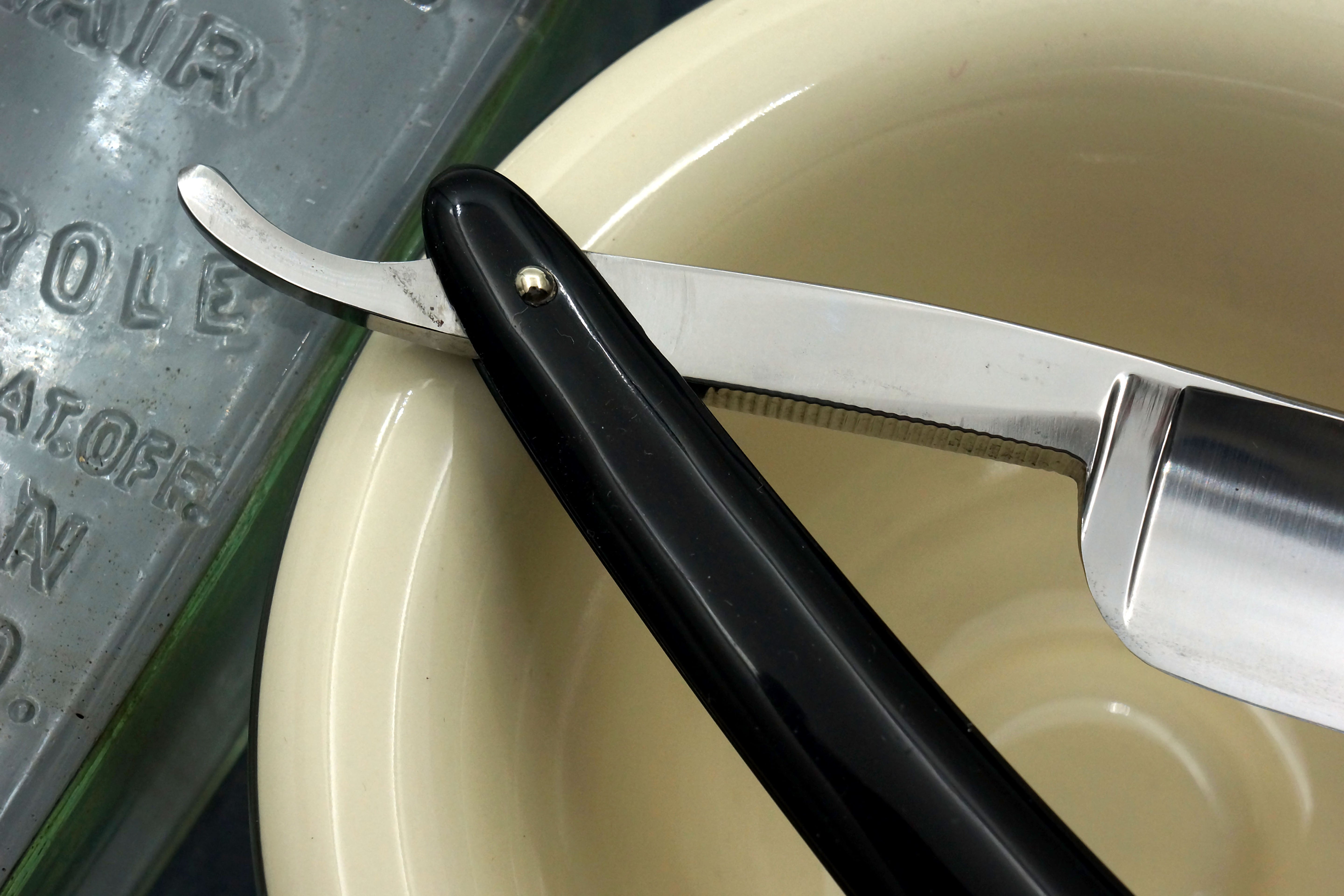 Ontario Cutlery - Near Pristine 6/8 Full Hollow Blade - American Vintage Straight Razor - Shave Ready