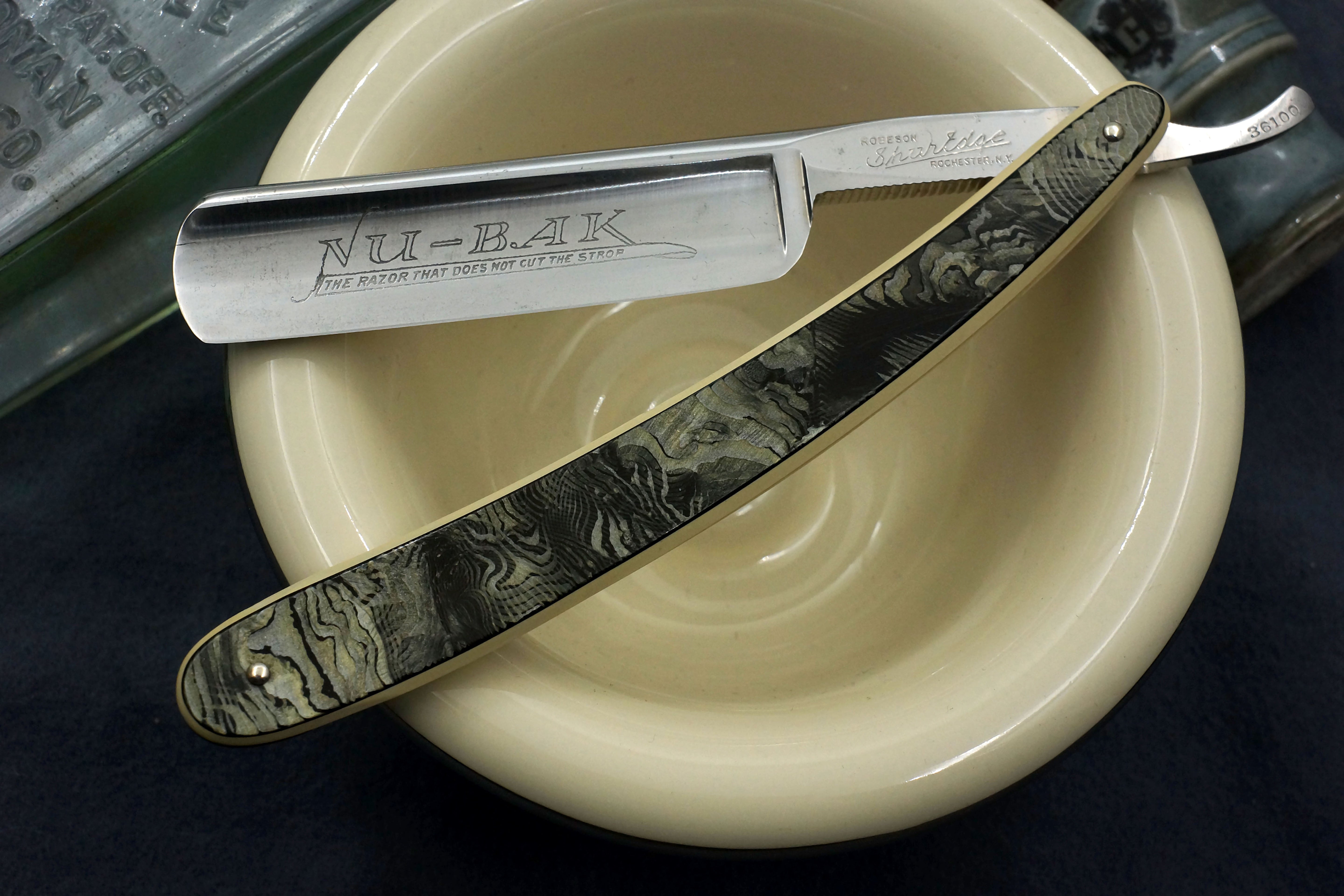Robeson ShurEdge "Nu-Bak" - 6/8 Full Hollow -Near Mint USA Straight Razor - Shave Ready