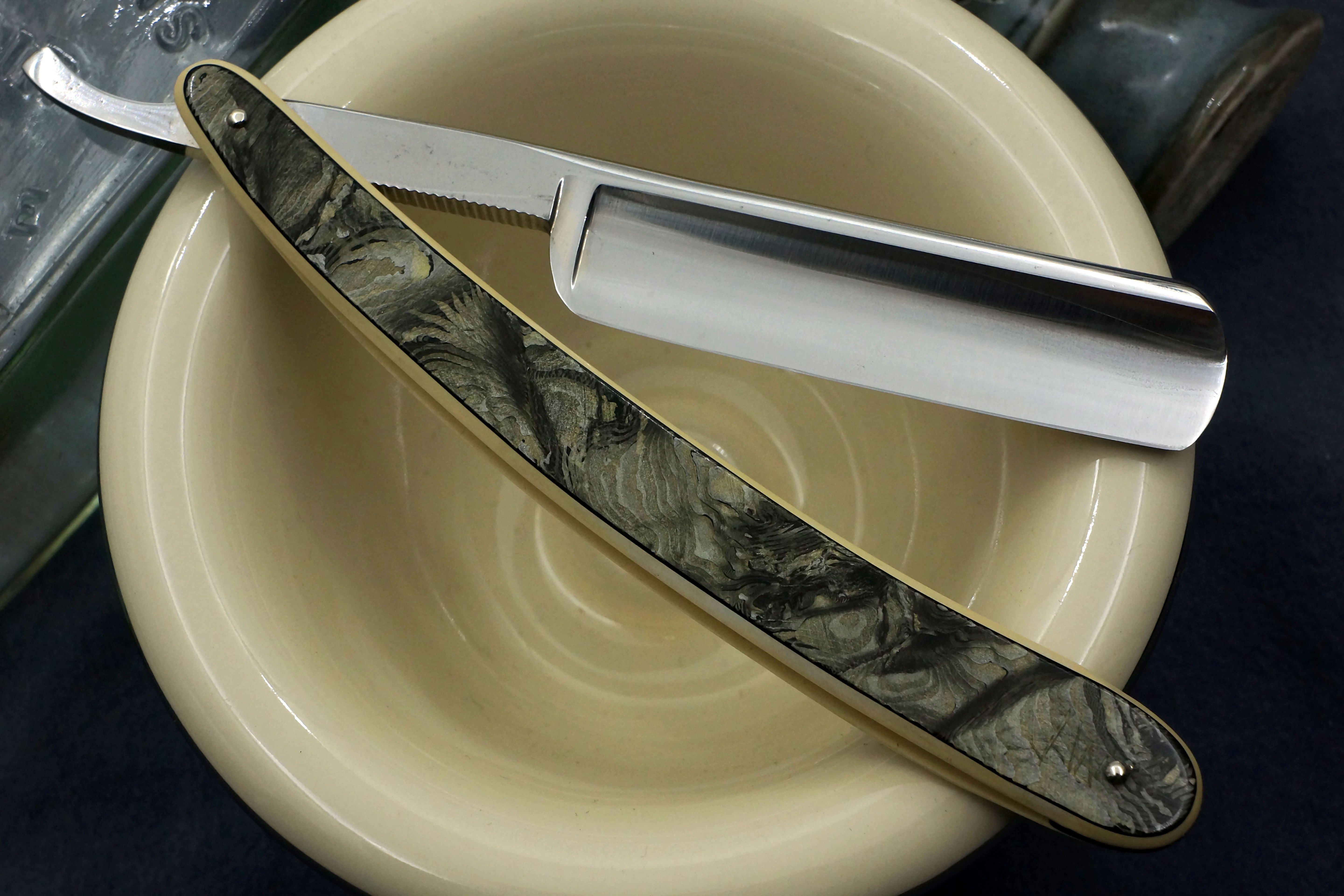 Robeson ShurEdge "Nu-Bak" - 6/8 Full Hollow -Near Mint USA Straight Razor - Shave Ready