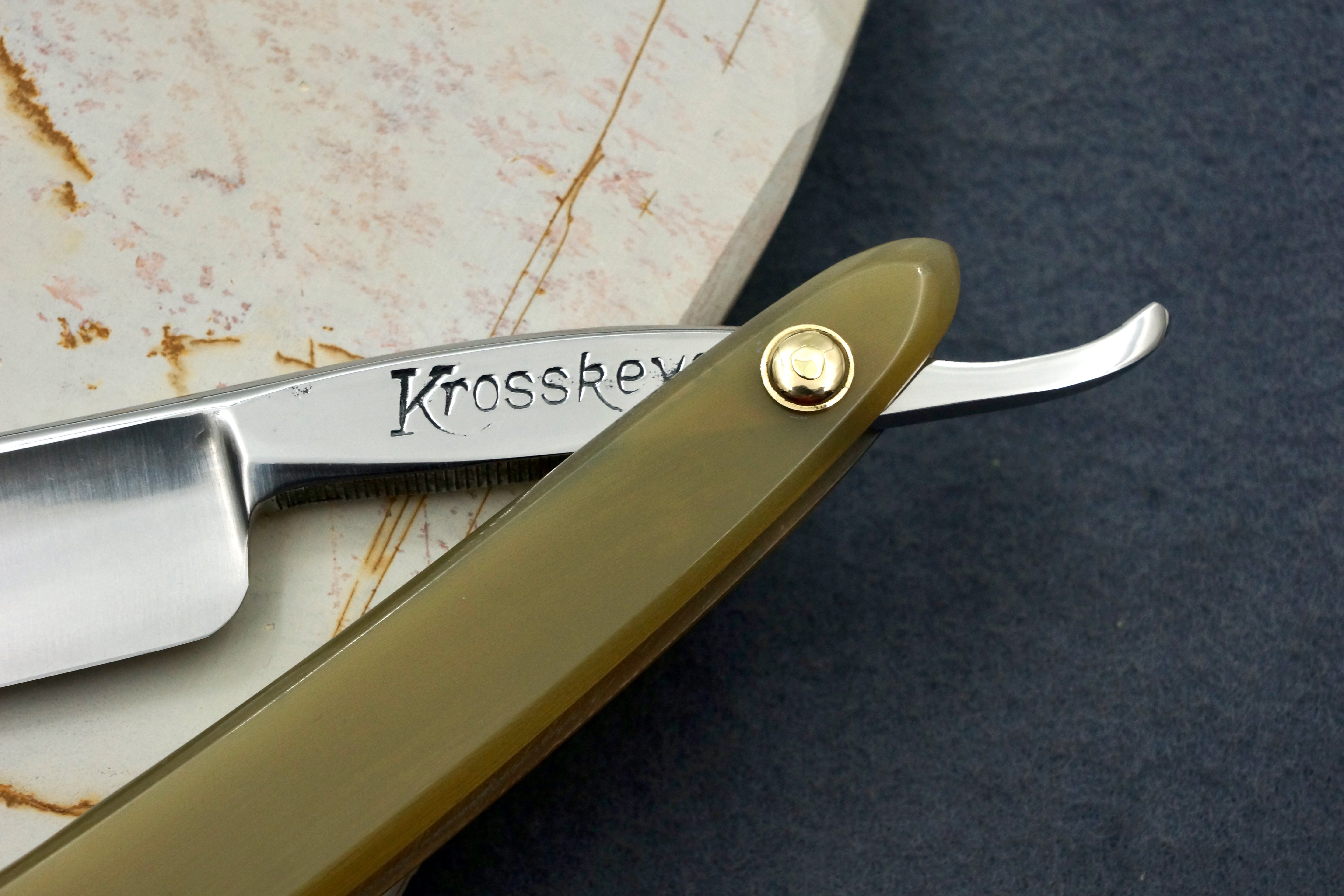 Griffith Krosskeys Sheffield Steel 11/16 Full Hollow Blade - Blonde Horn Scales Artisan Straight Razor