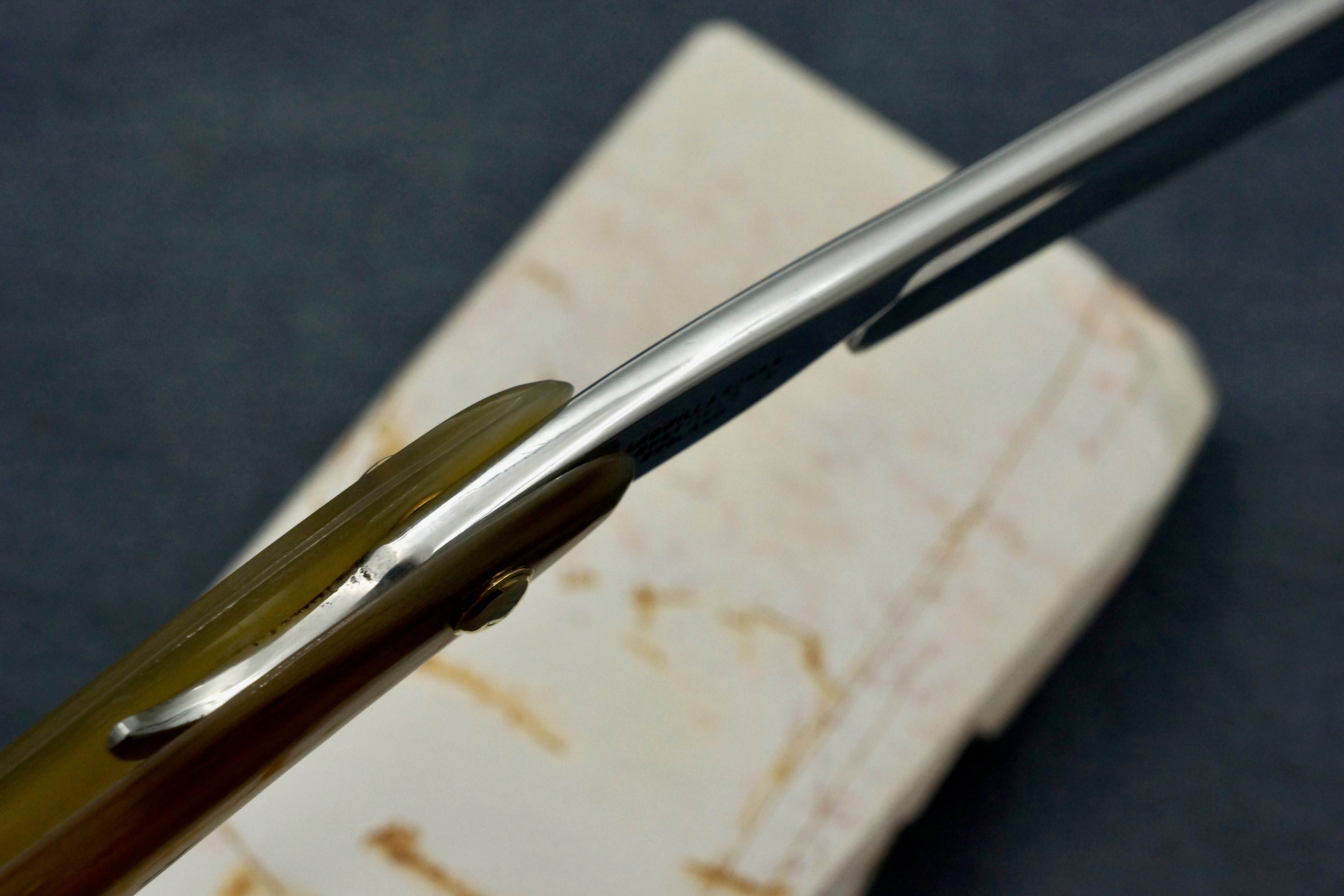 Griffith Krosskeys Sheffield Steel 11/16 Full Hollow Blade - Blonde Horn Scales Artisan Straight Razor