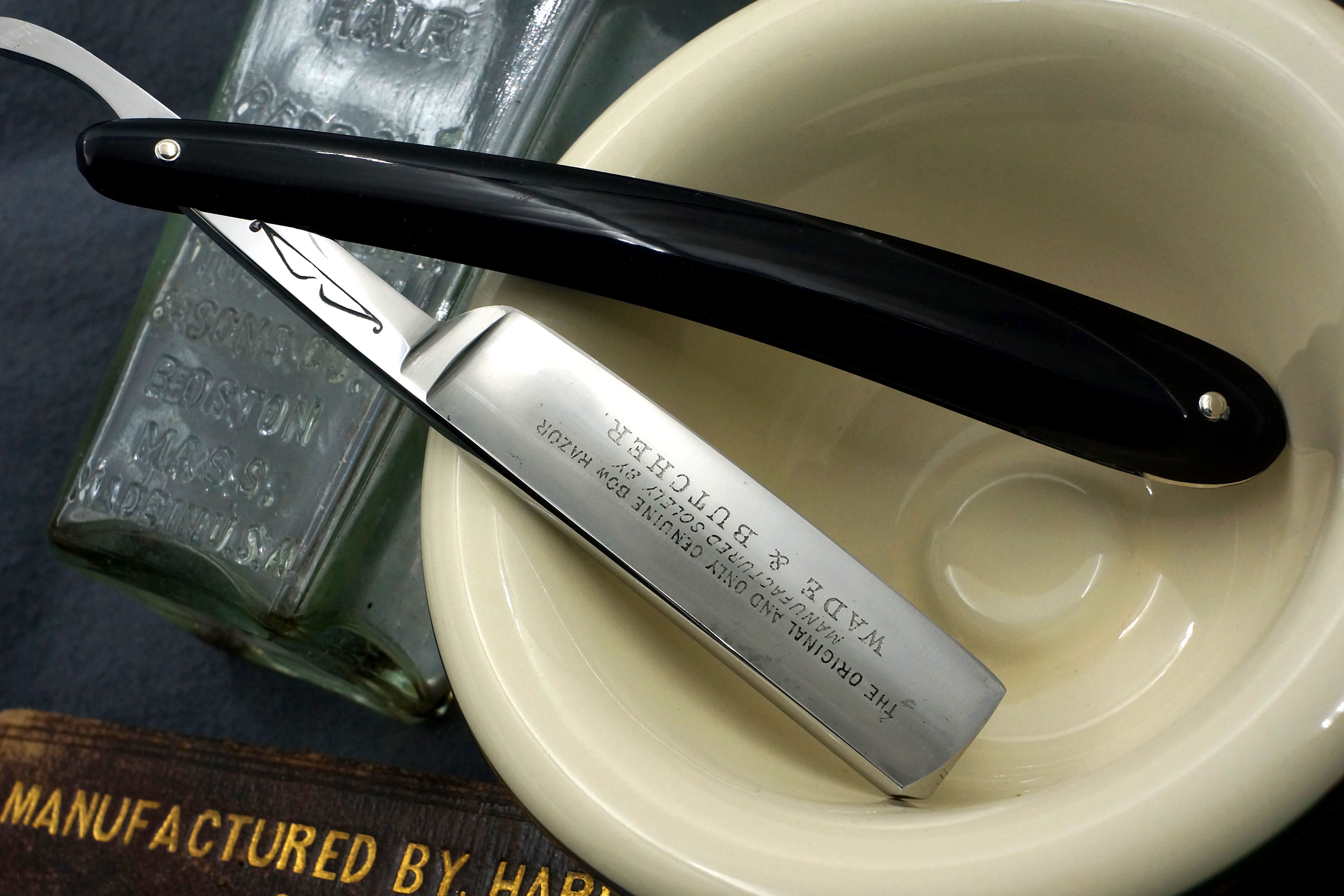 Rasoir droit Wade & Butcher « Bow Razor » 11/16" de large - Rasoir droit personnalisé en corne de Sheffield entièrement restauré - Prêt à raser