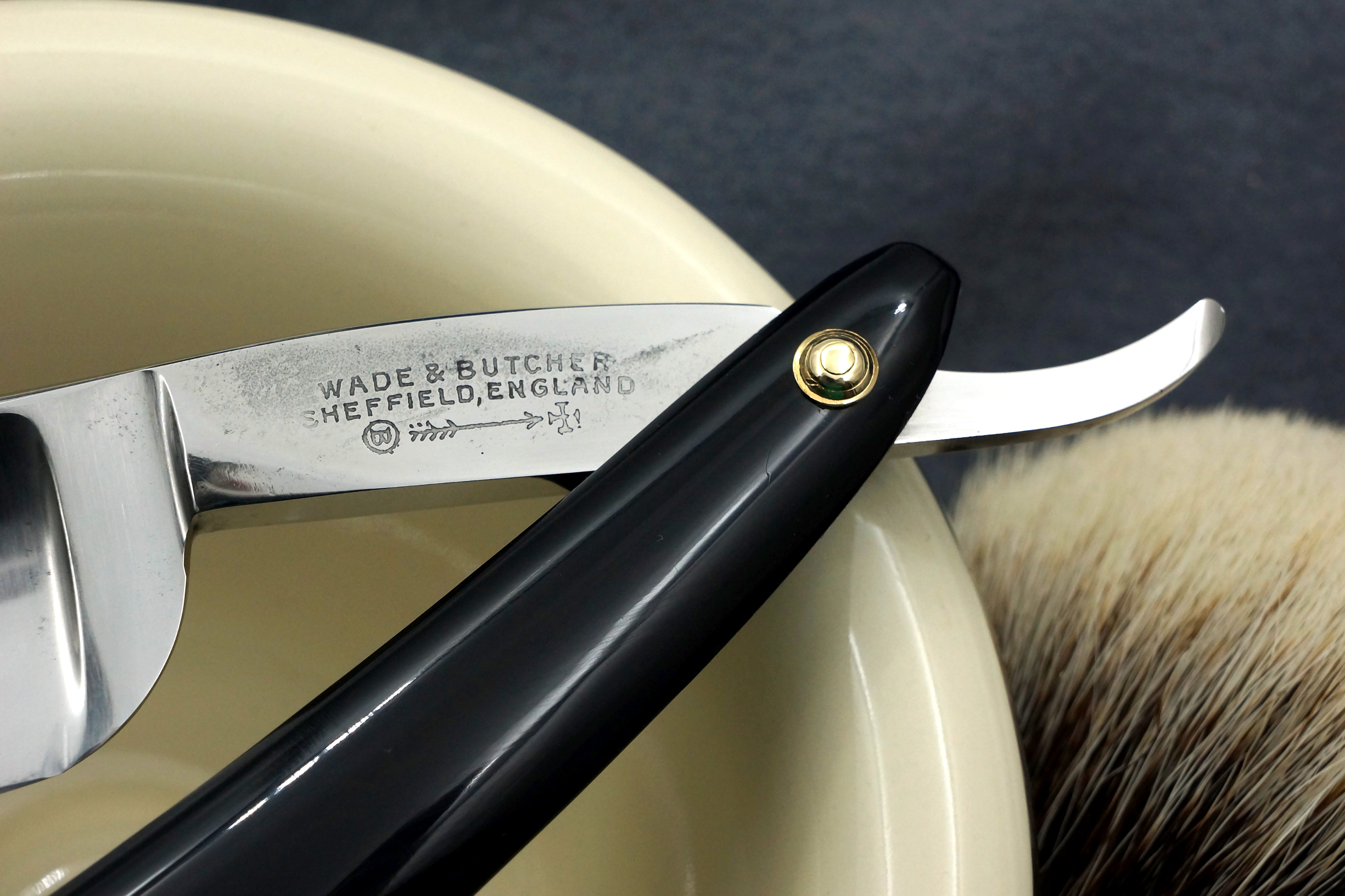 Wade & Butcher "Celebrated Extra Hollow Ground" 8/8 Blade Sheffield Straight Razor - Shave Ready