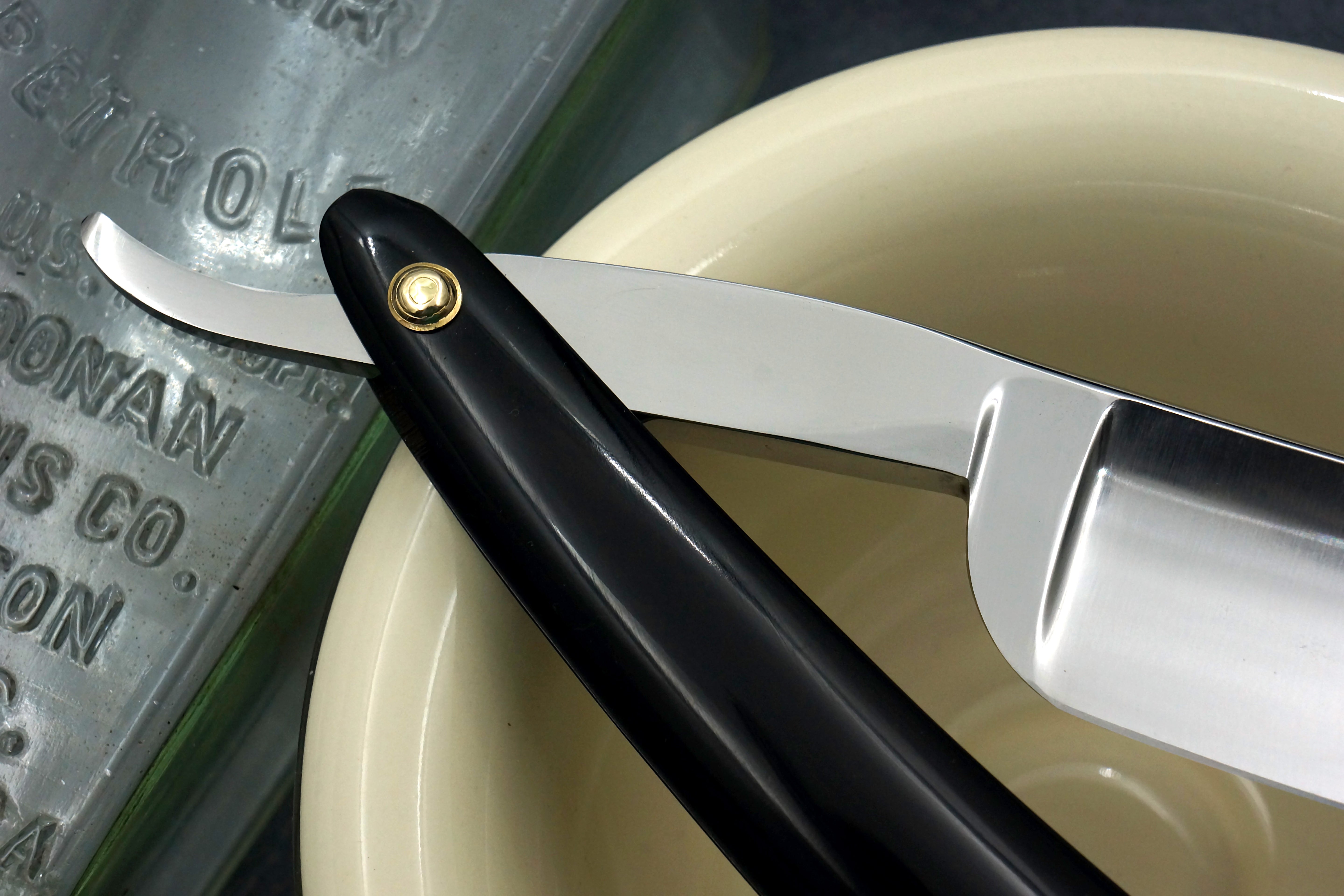 Wade & Butcher "Celebrated Extra Hollow Ground" 8/8 Blade Sheffield Straight Razor - Shave Ready