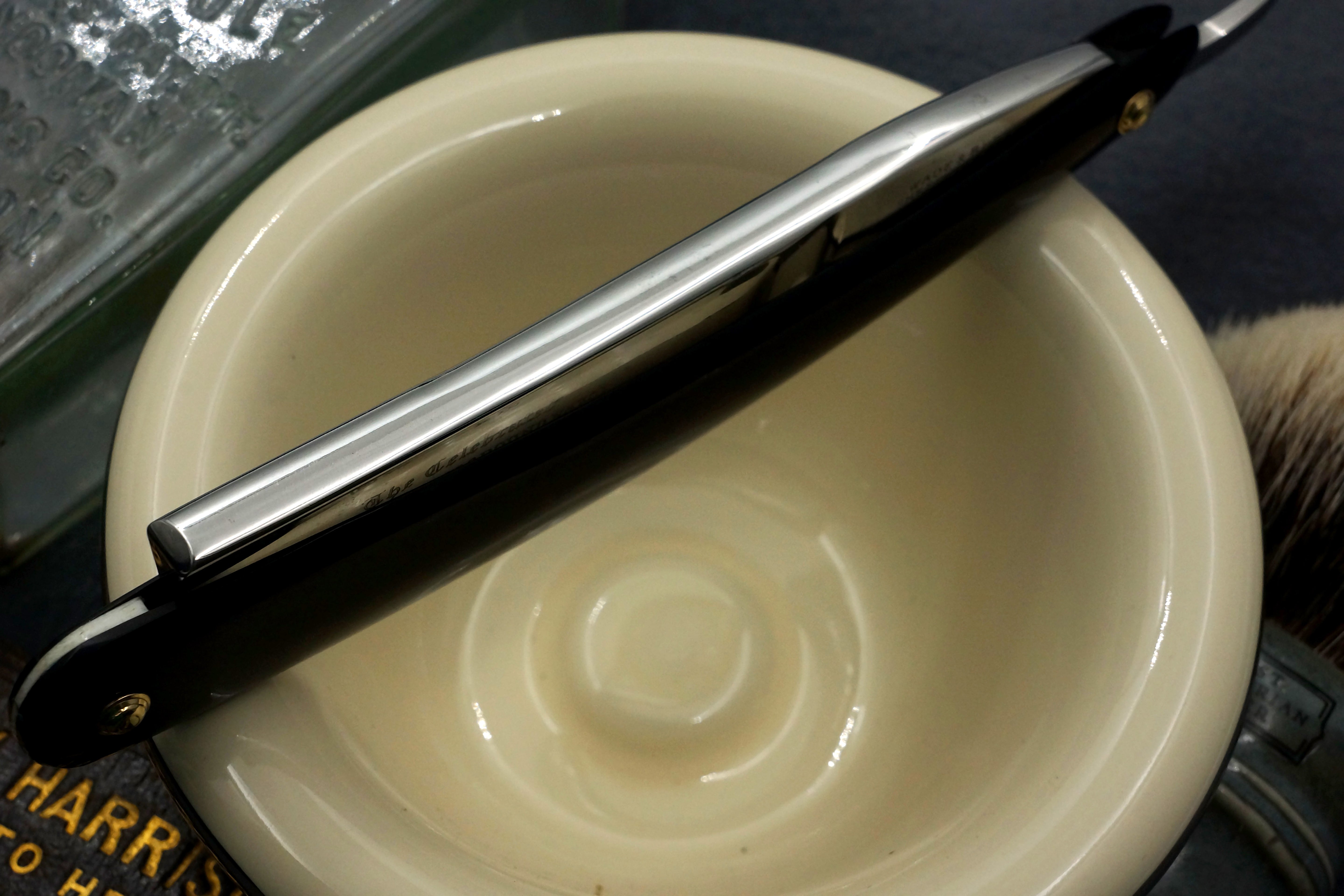 Wade & Butcher "Celebrated Extra Hollow Ground" 8/8 Blade Sheffield Straight Razor - Shave Ready