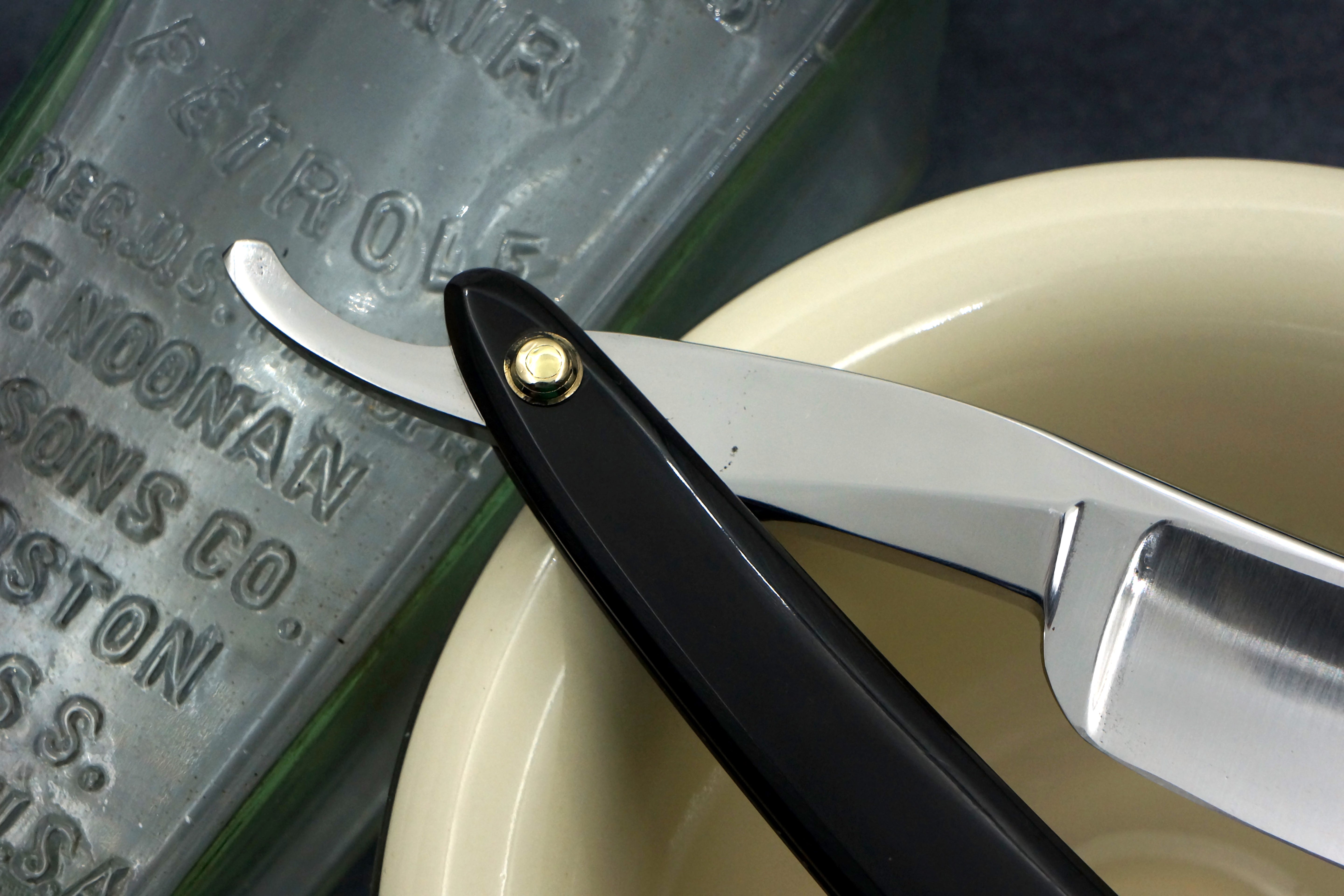 Wade & Butcher Celebrated Hollow Ground 13/16" wide - Fully Restored with New Horn Scales Sheffield Straight Razor - Shave Ready