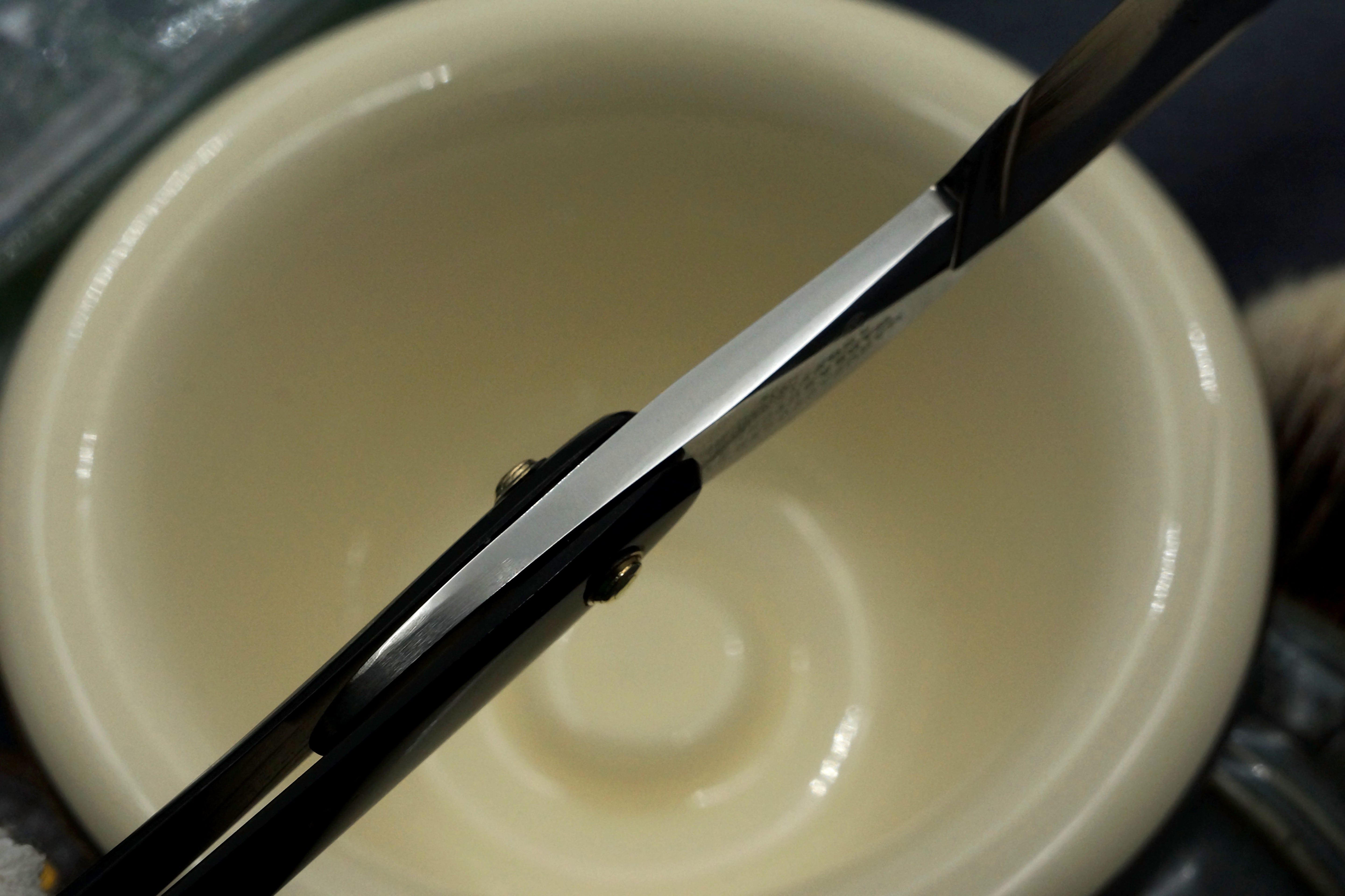 Wade & Butcher Celebrated Hollow Ground 13/16" wide - Fully Restored with New Horn Scales Sheffield Straight Razor - Shave Ready