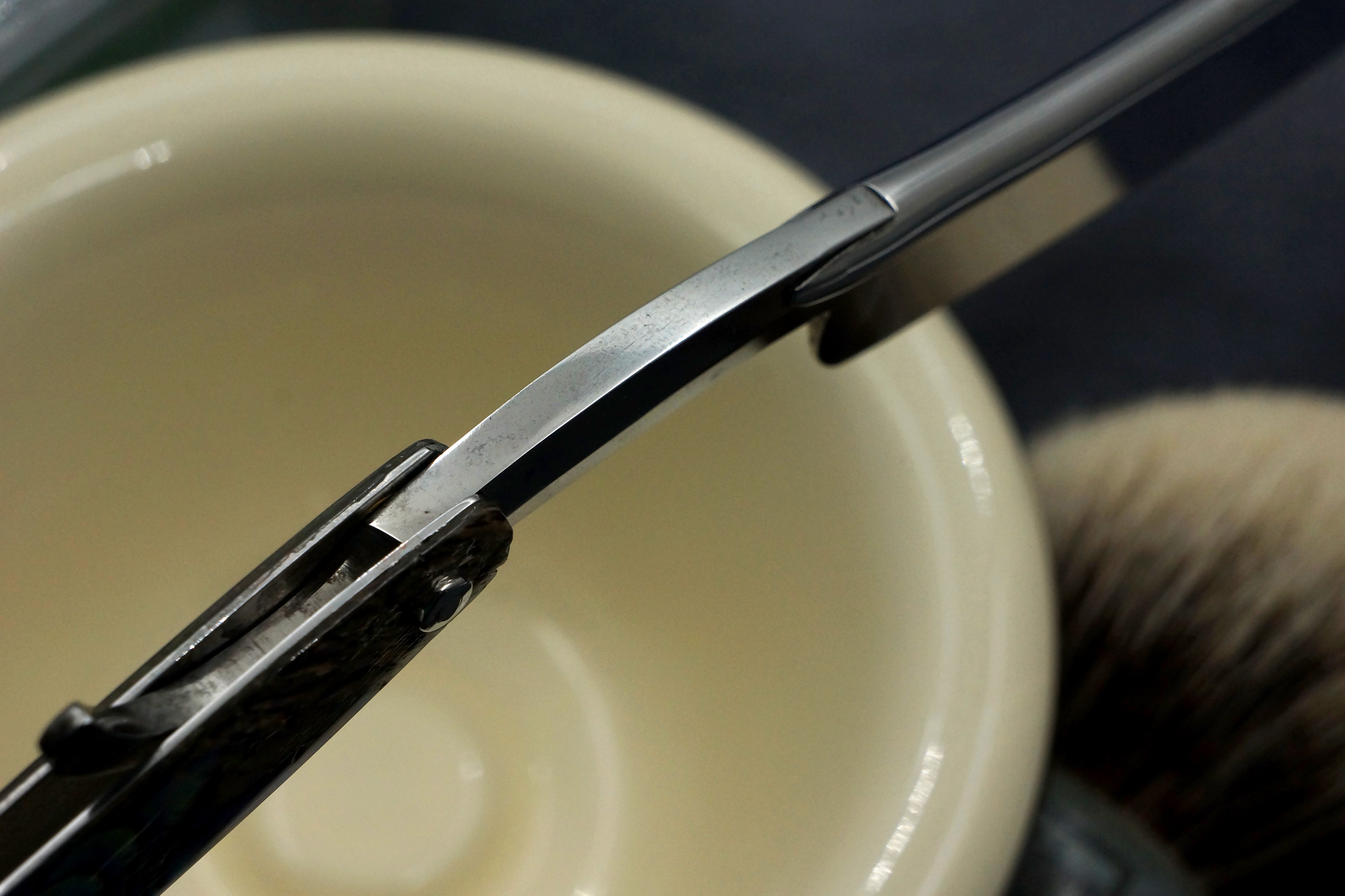 Wade & Butcher - Stunning 13/16 Frameback with Abalone Scales Sheffield Straight Razor - Shave Ready