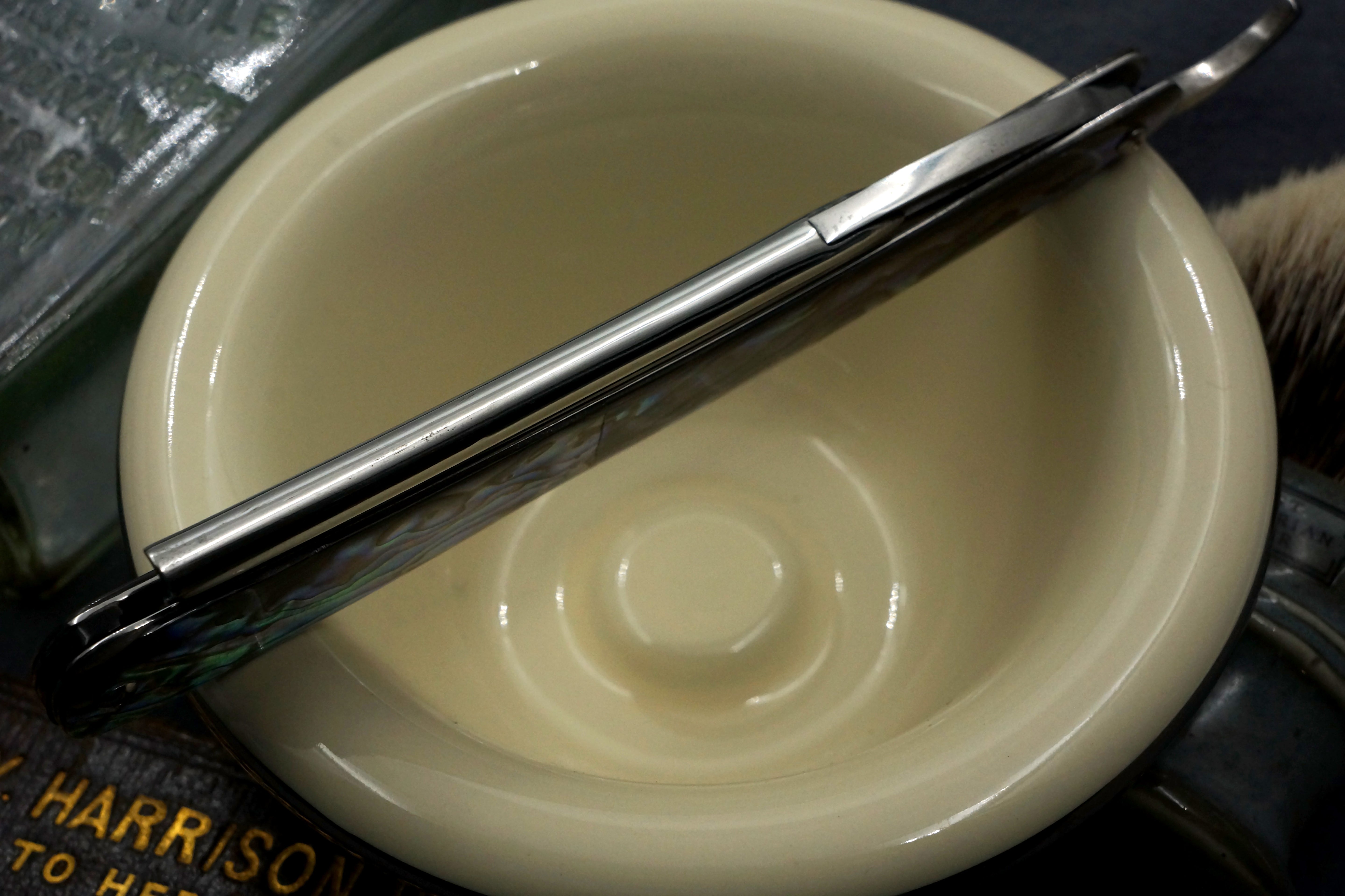 Wade & Butcher - Stunning 13/16 Frameback with Abalone Scales Sheffield Straight Razor - Shave Ready