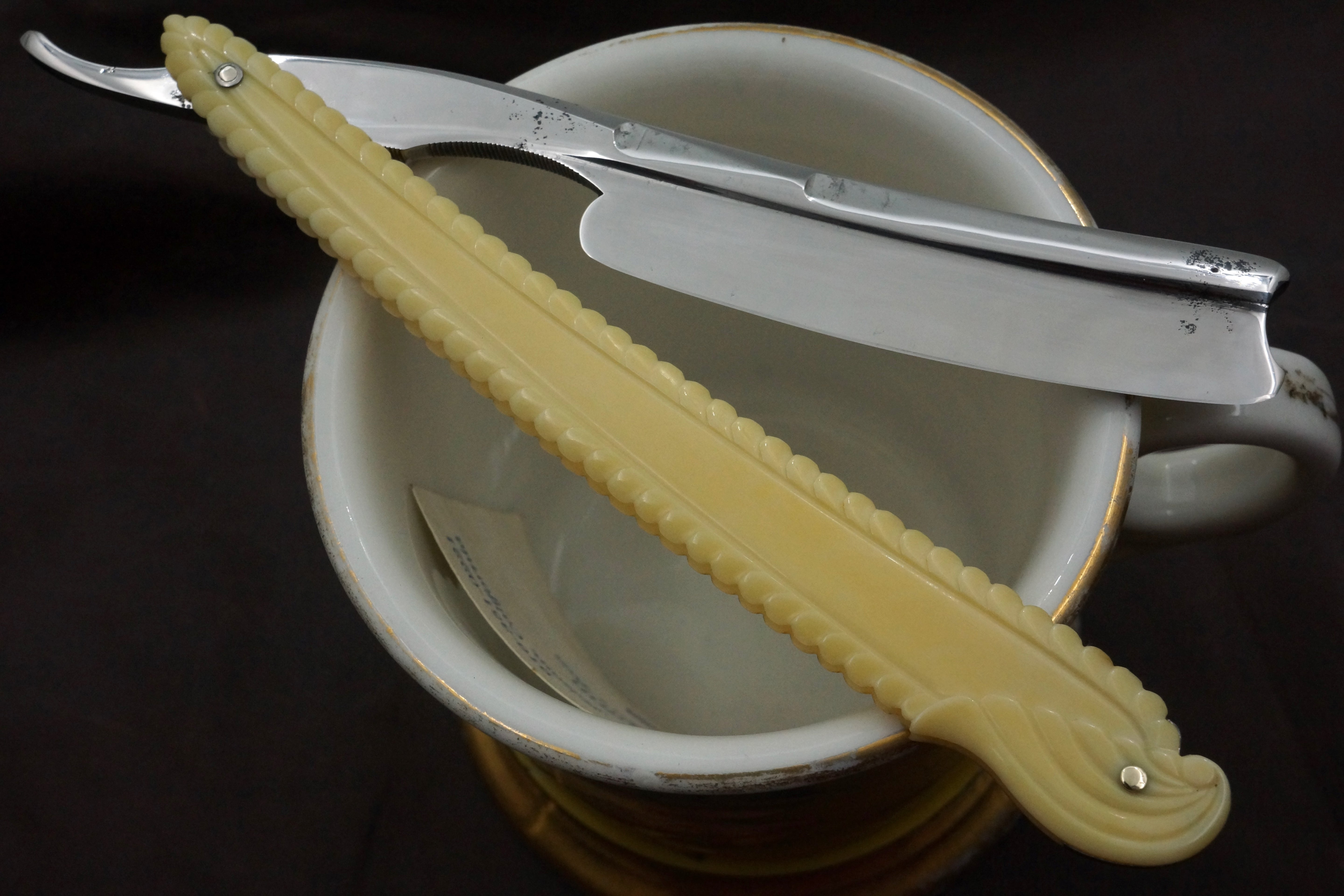 Hawcroft & Pearson - Stunning Rare 11/16 Very Fancy Blade & Carved Ivory Scales -Sheffield Straight Razor - Shave Ready