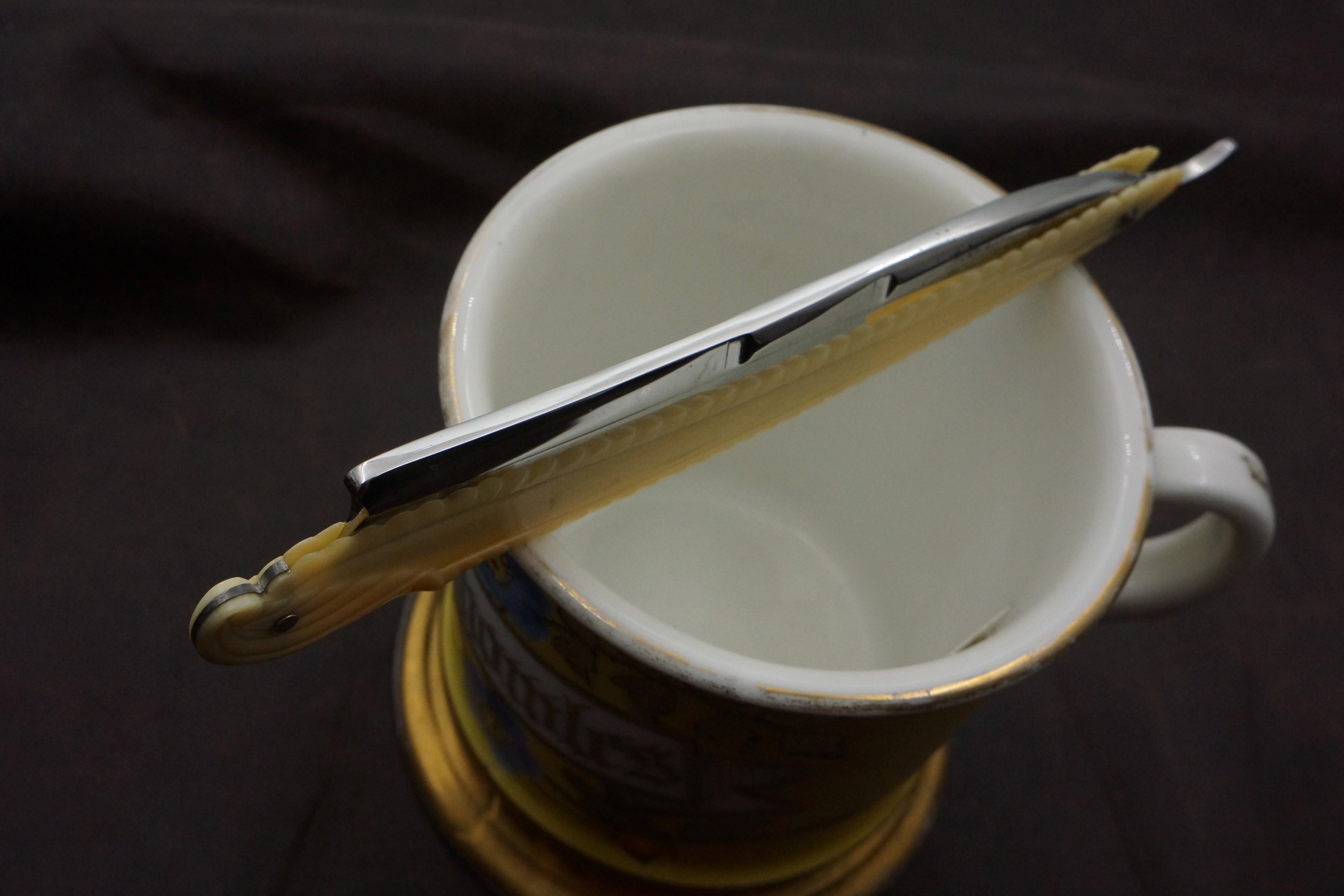 Hawcroft & Pearson - Stunning Rare 11/16 Very Fancy Blade & Carved Ivory Scales -Sheffield Straight Razor - Shave Ready