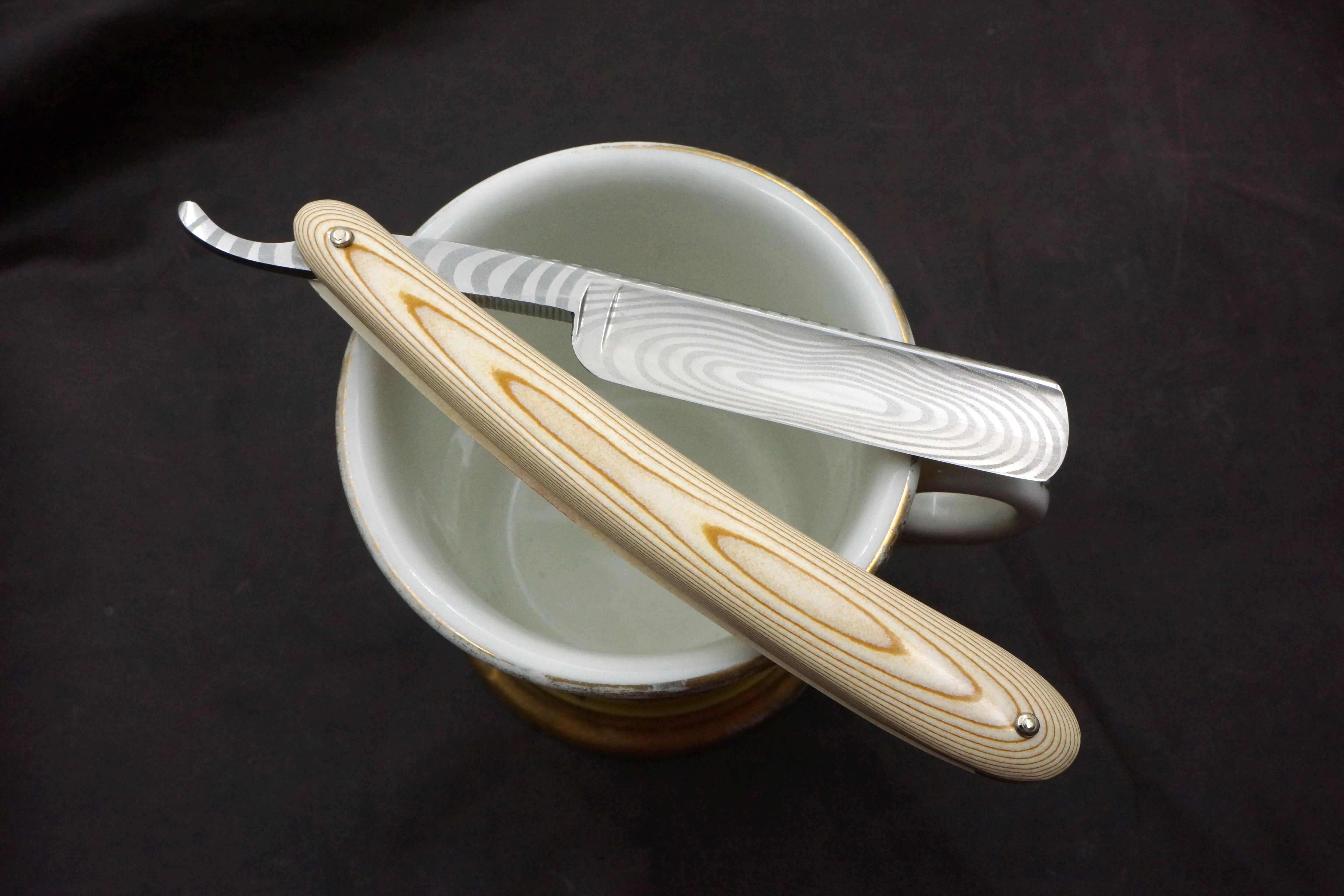 Dovo "En Vogue" No. 105 - Preowned Fancy 11/16 Full Hollow Blade - Solingen Straight Razor - Shave Ready