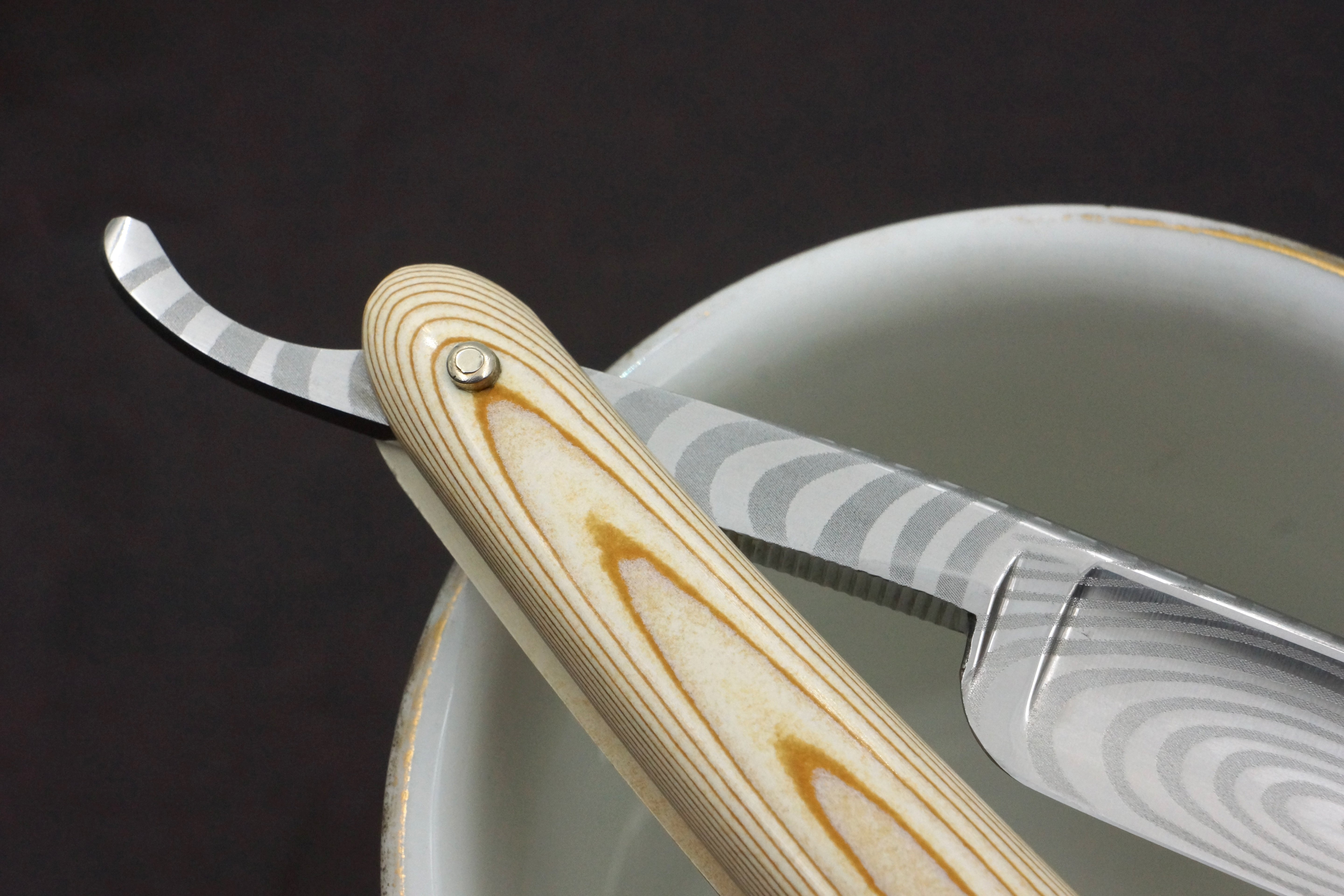 Dovo "En Vogue" No. 105 - Preowned Fancy 11/16 Full Hollow Blade - Solingen Straight Razor - Shave Ready