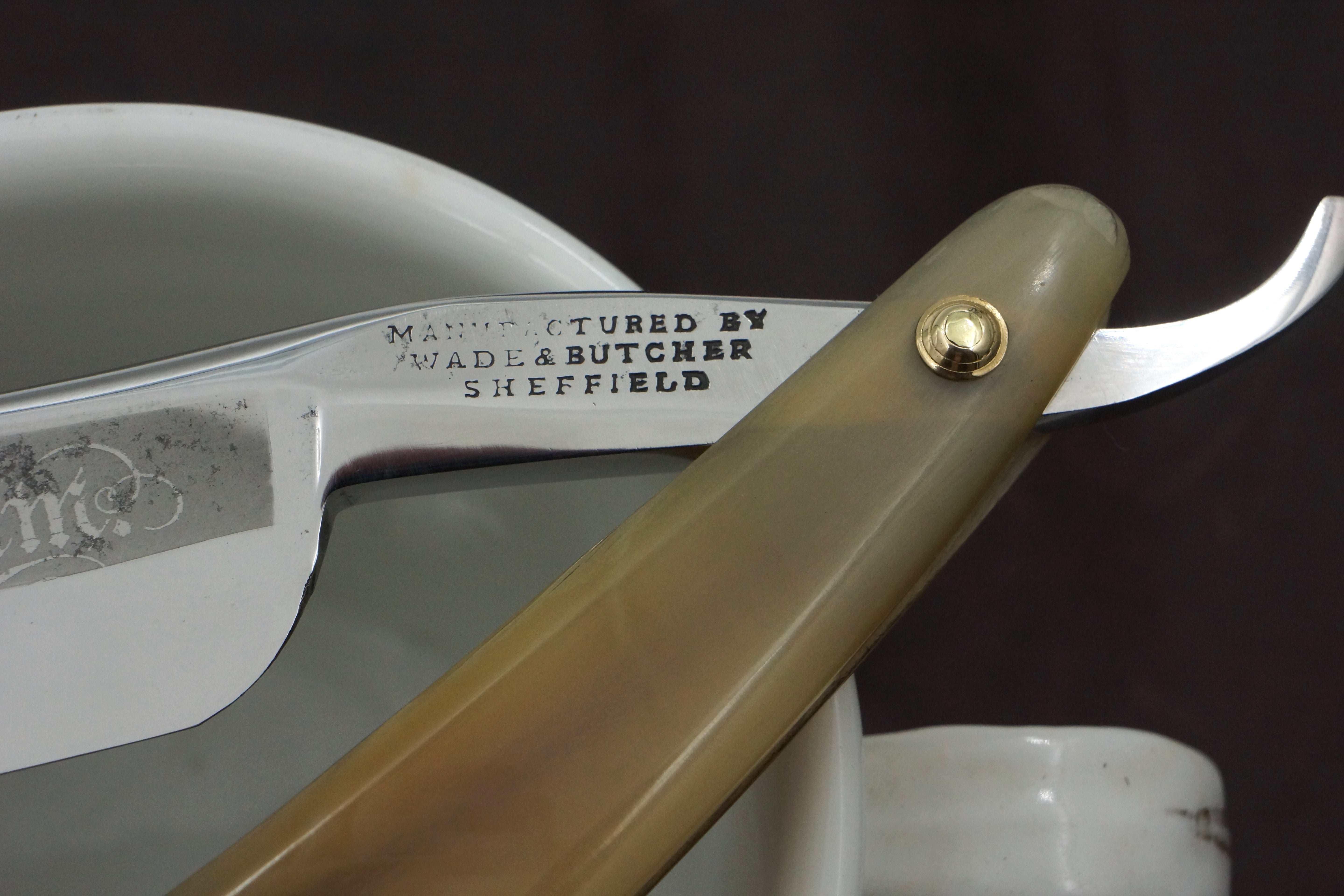 Wade & Butcher "Magnum Bonum" - 15/16" Blade with New Horn Scales - Restored Sheffield Straight Razor - Shave Ready