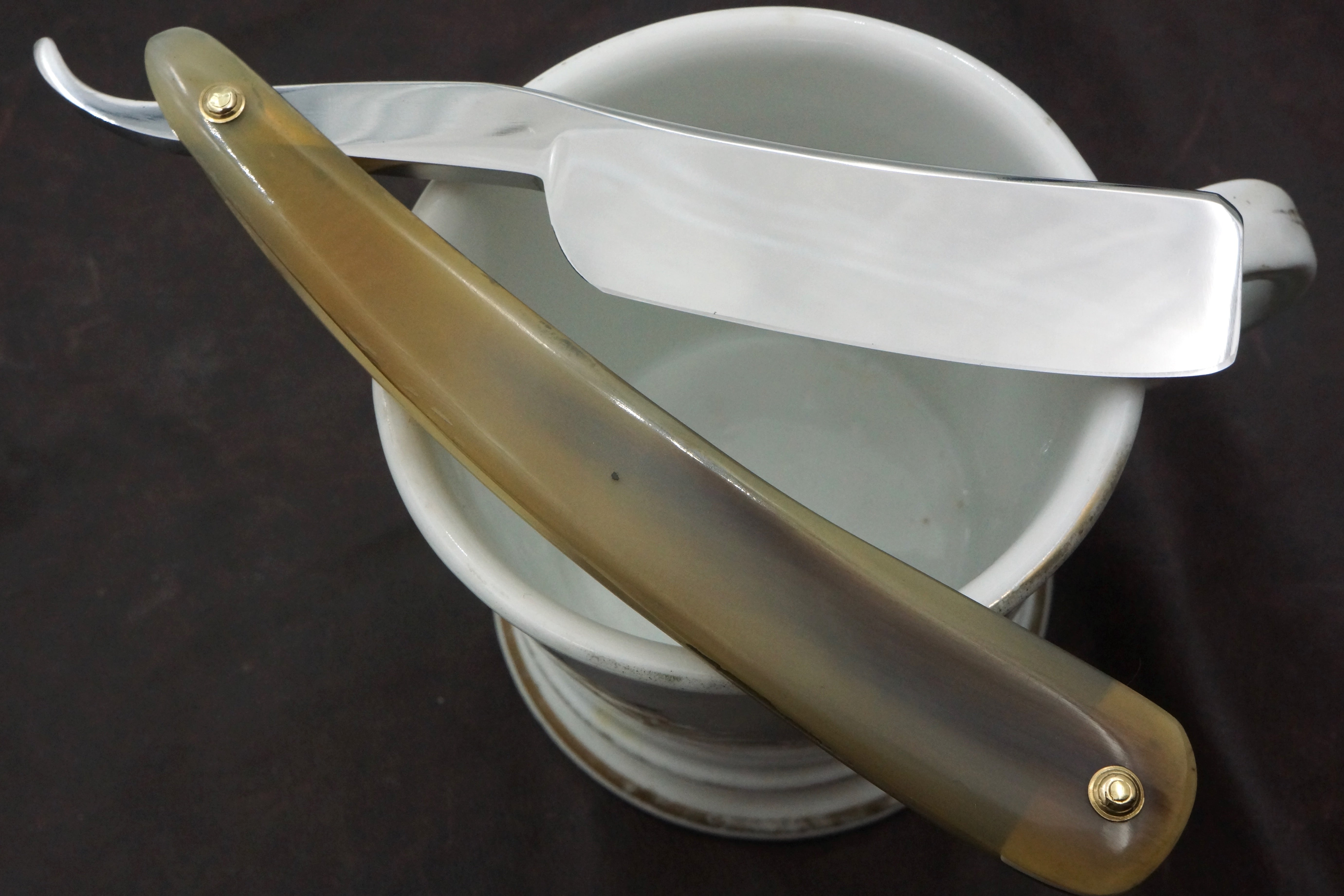 Wade & Butcher "Magnum Bonum" - 15/16" Blade with New Horn Scales - Restored Sheffield Straight Razor - Shave Ready