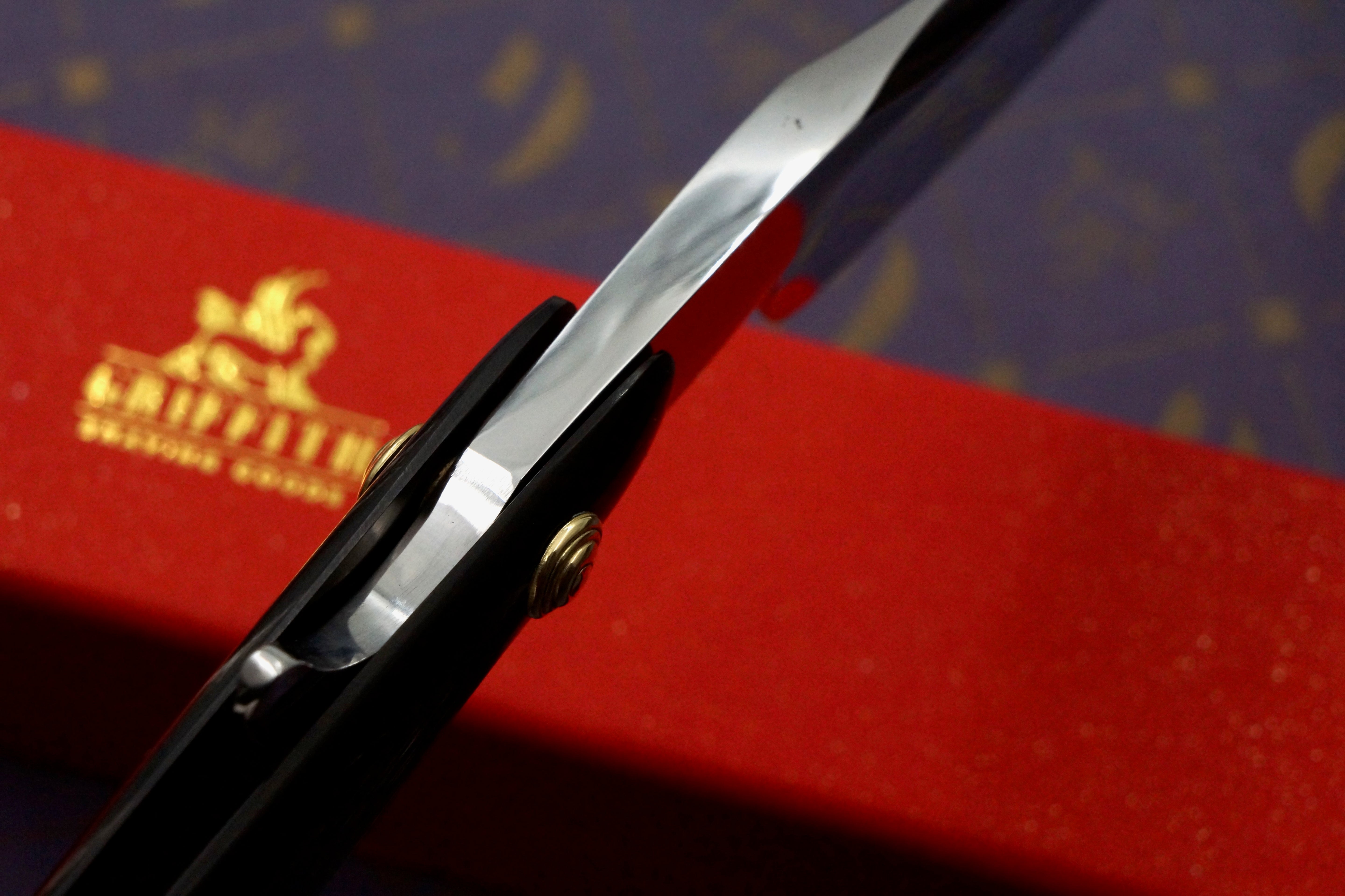 Griffith 1084 Steel 17/16 Quarter Hollow Fancy Blade - Horn Scales Artisan Straight Razor