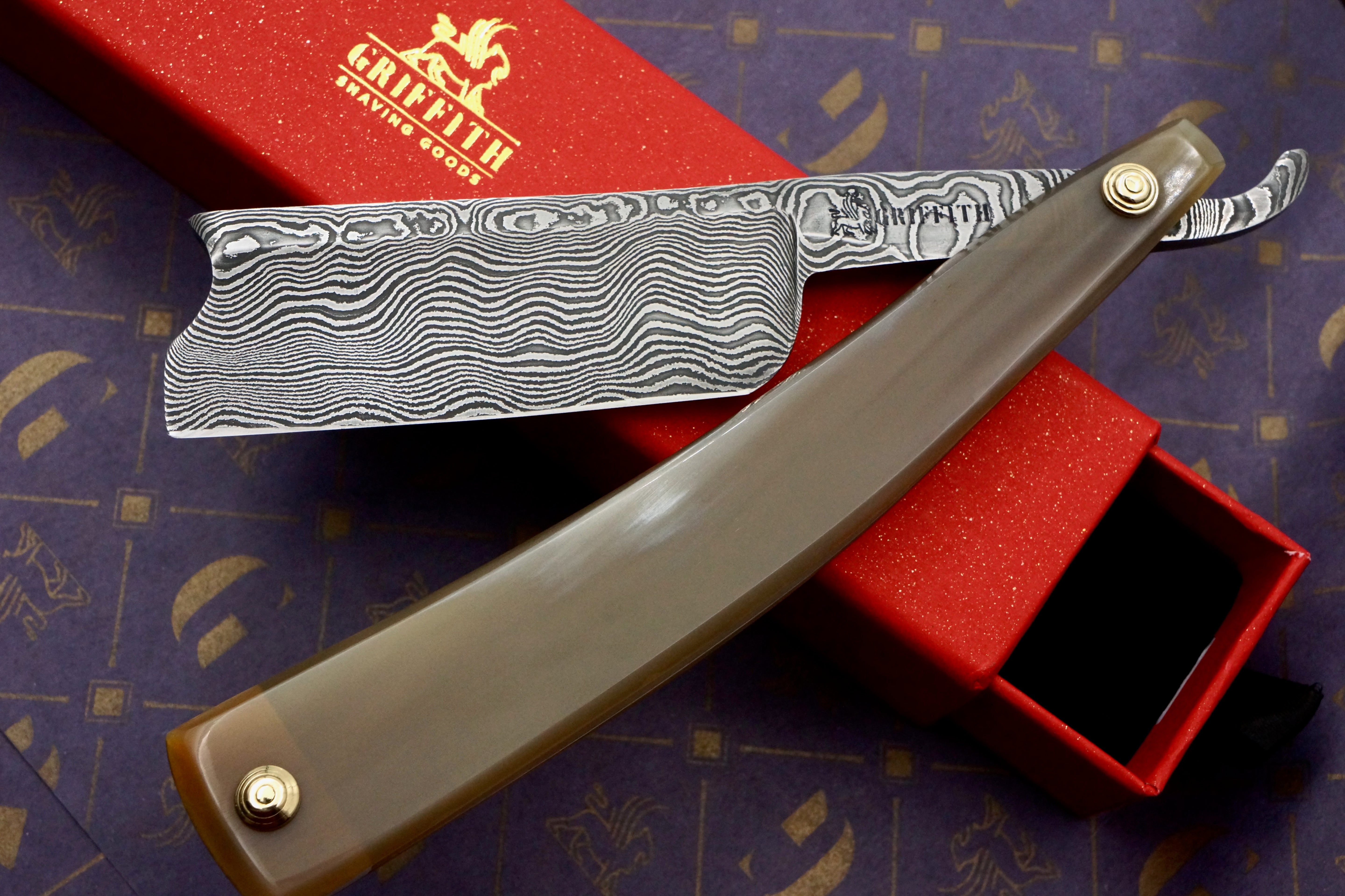 Griffith 9/8 Damascus Quarter Hollow - Blonde Horn Scales Artisan Straight Razor