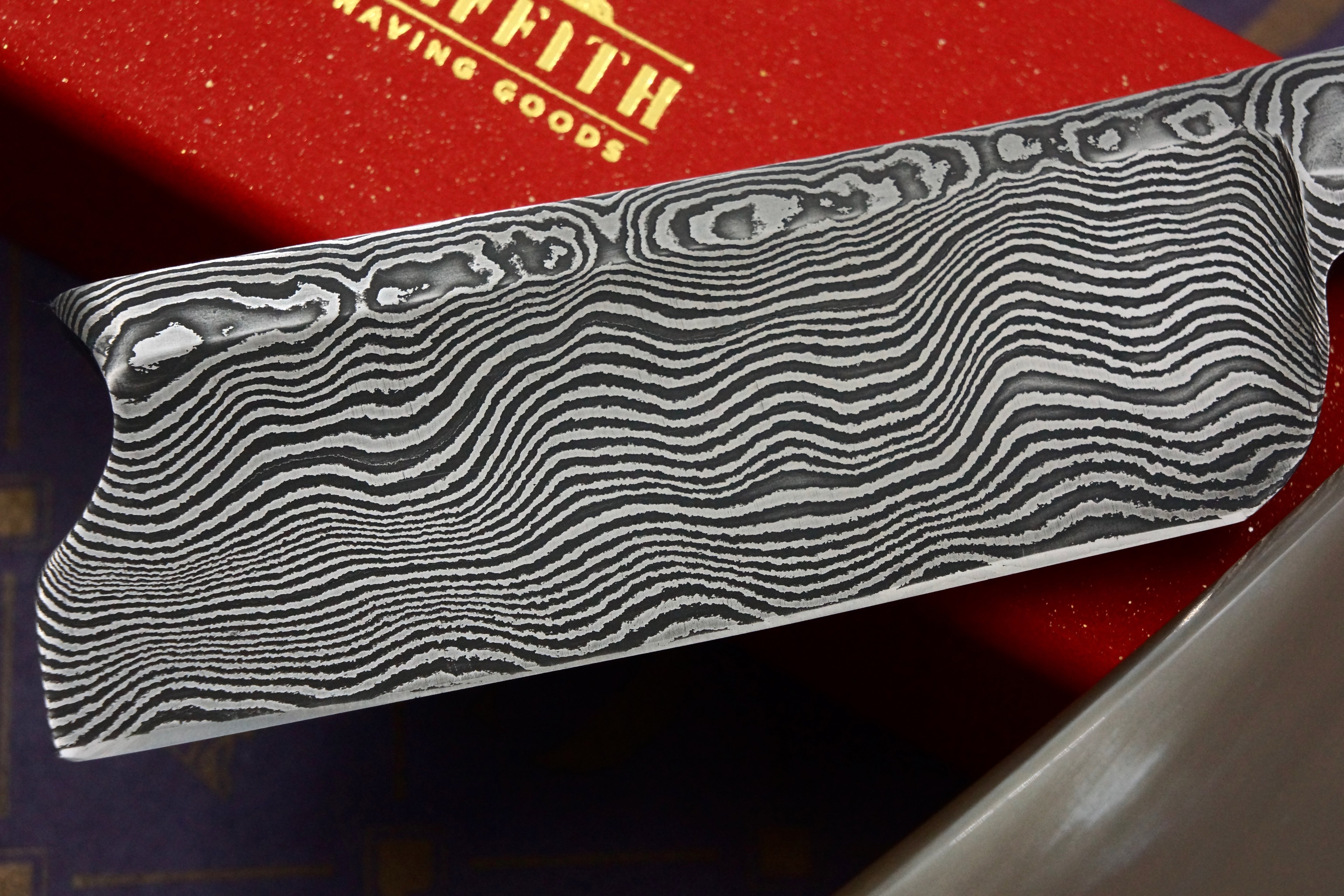 Griffith 9/8 Damascus Quarter Hollow - Blonde Horn Scales Artisan Straight Razor