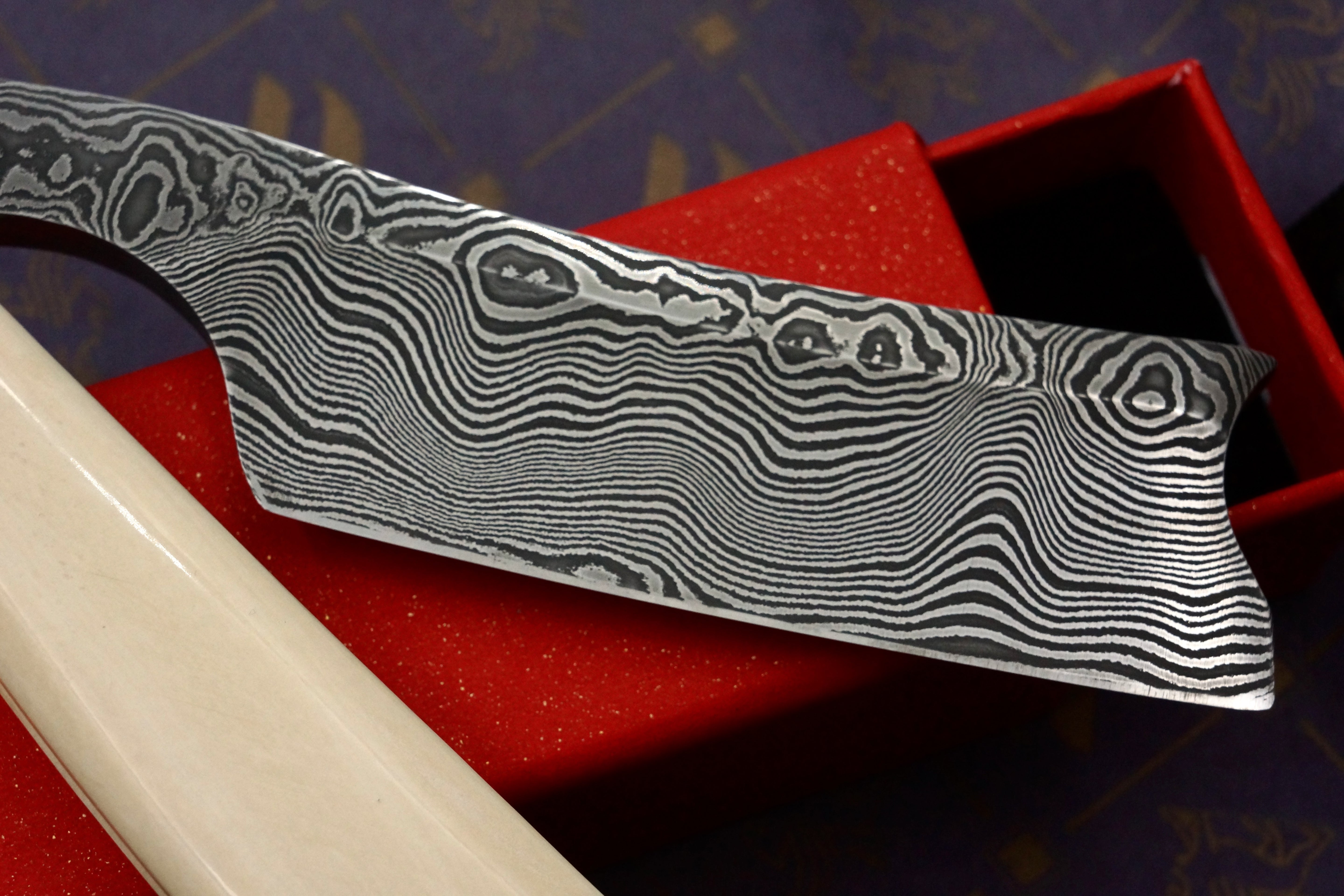 Griffith 9/8 Damascus Quarter Hollow - Mammoth Ivory Scales Artisan Straight Razor