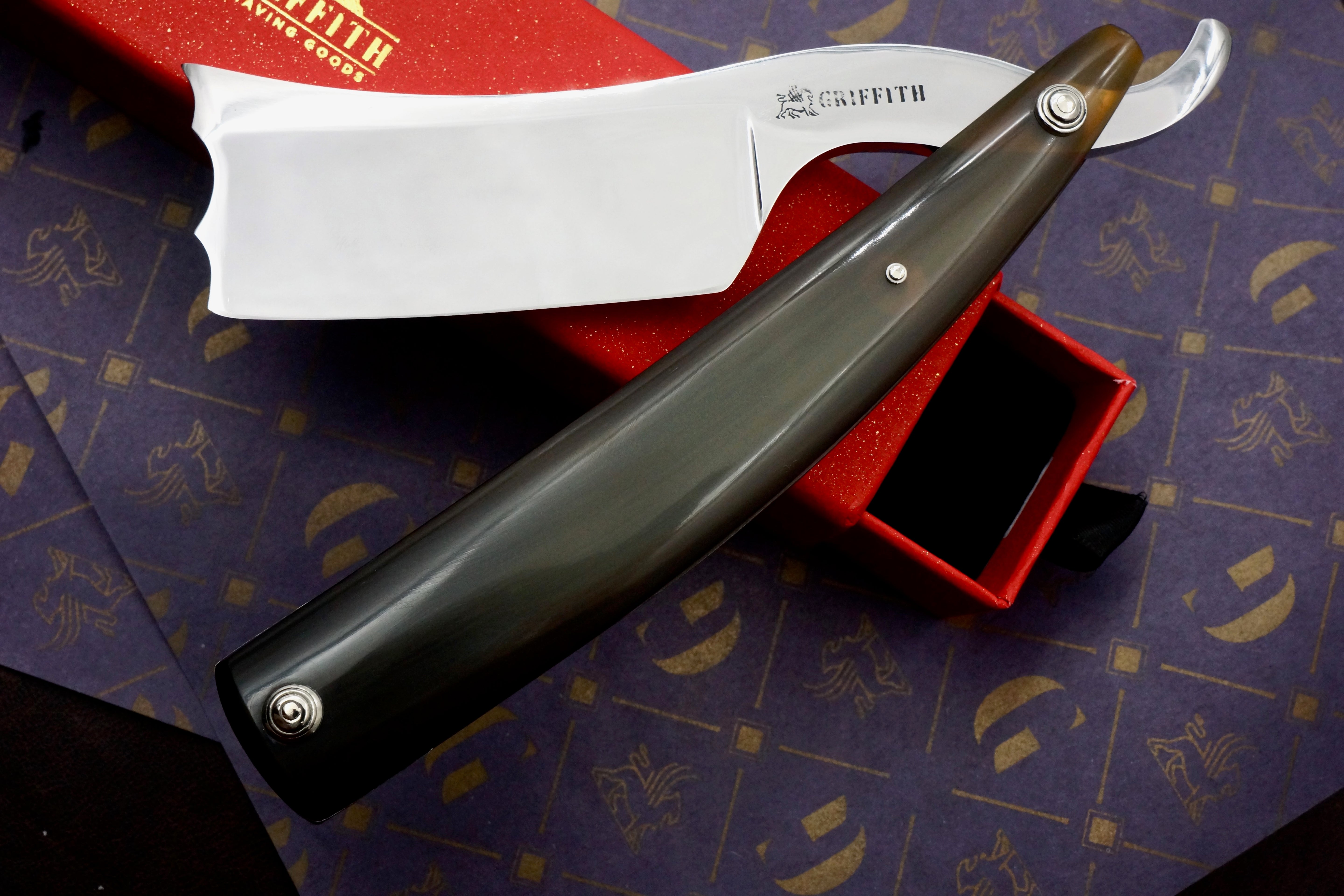 Griffith 1084 Steel 9/8 Quarter Hollow Fancy Blade - Horn Scales Artisan Straight Razor