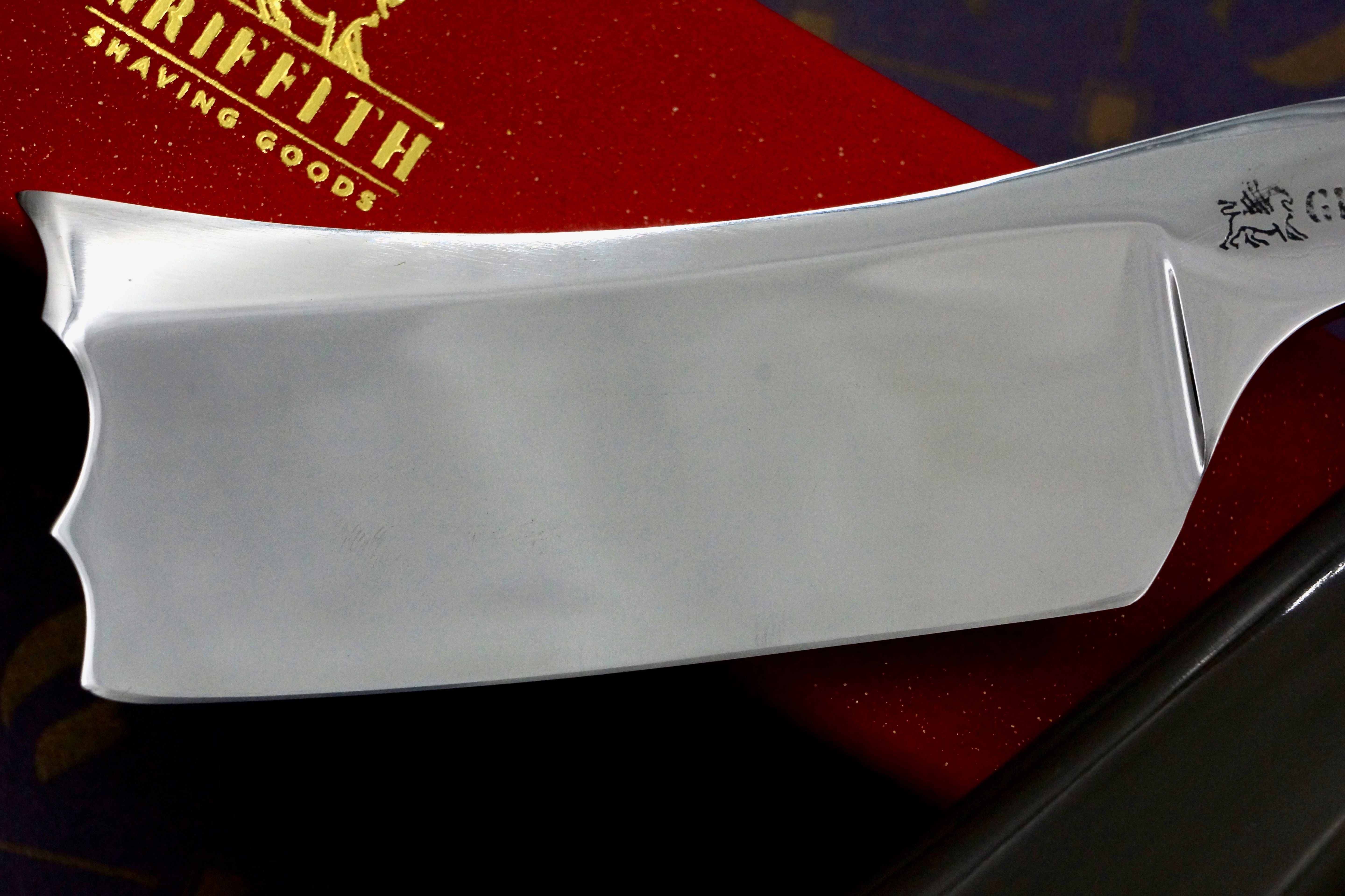 Griffith 1084 Steel 9/8 Quarter Hollow Fancy Blade - Horn Scales Artisan Straight Razor