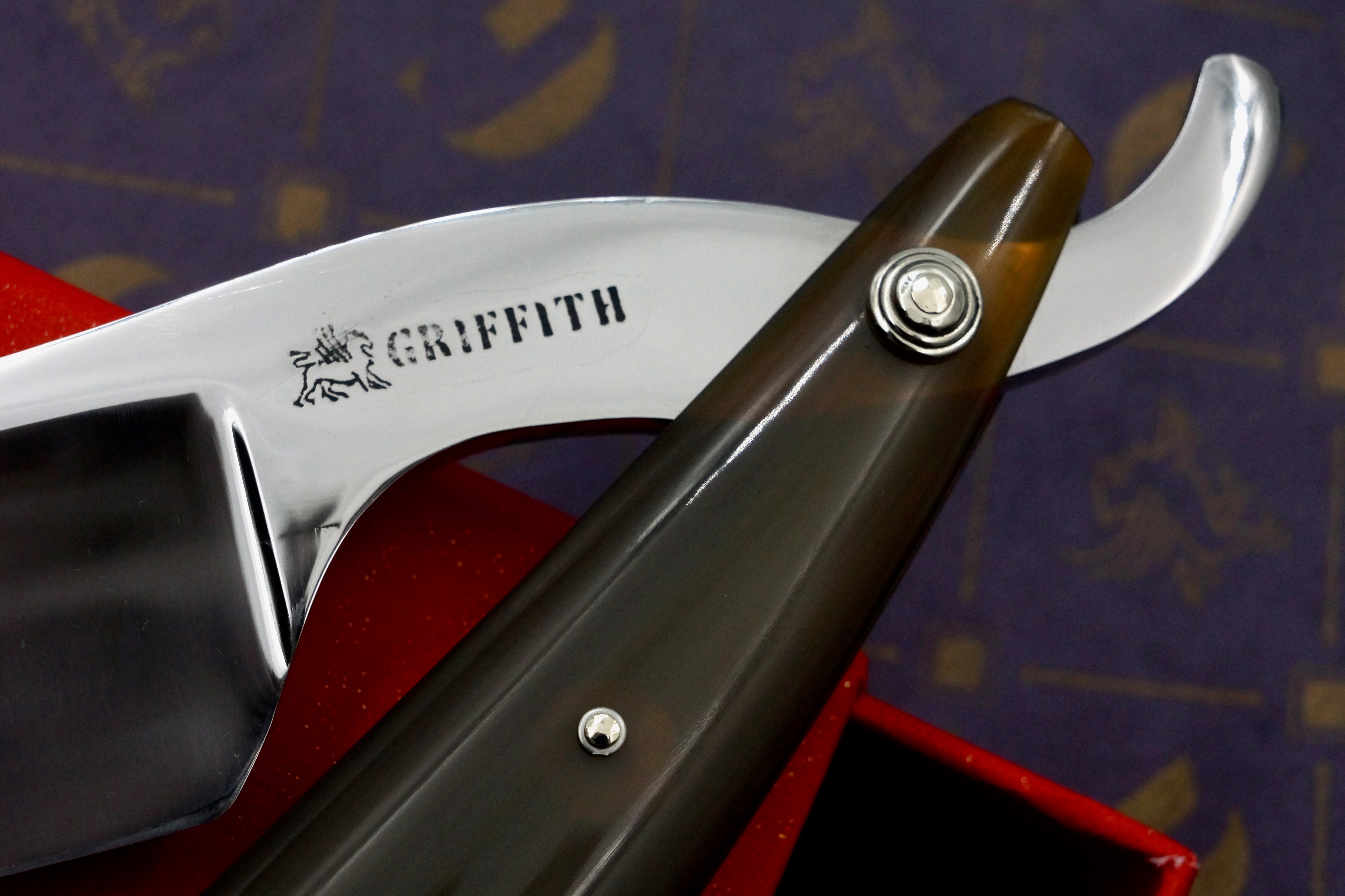 Griffith 1084 Steel 9/8 Quarter Hollow Fancy Blade - Horn Scales Artisan Straight Razor
