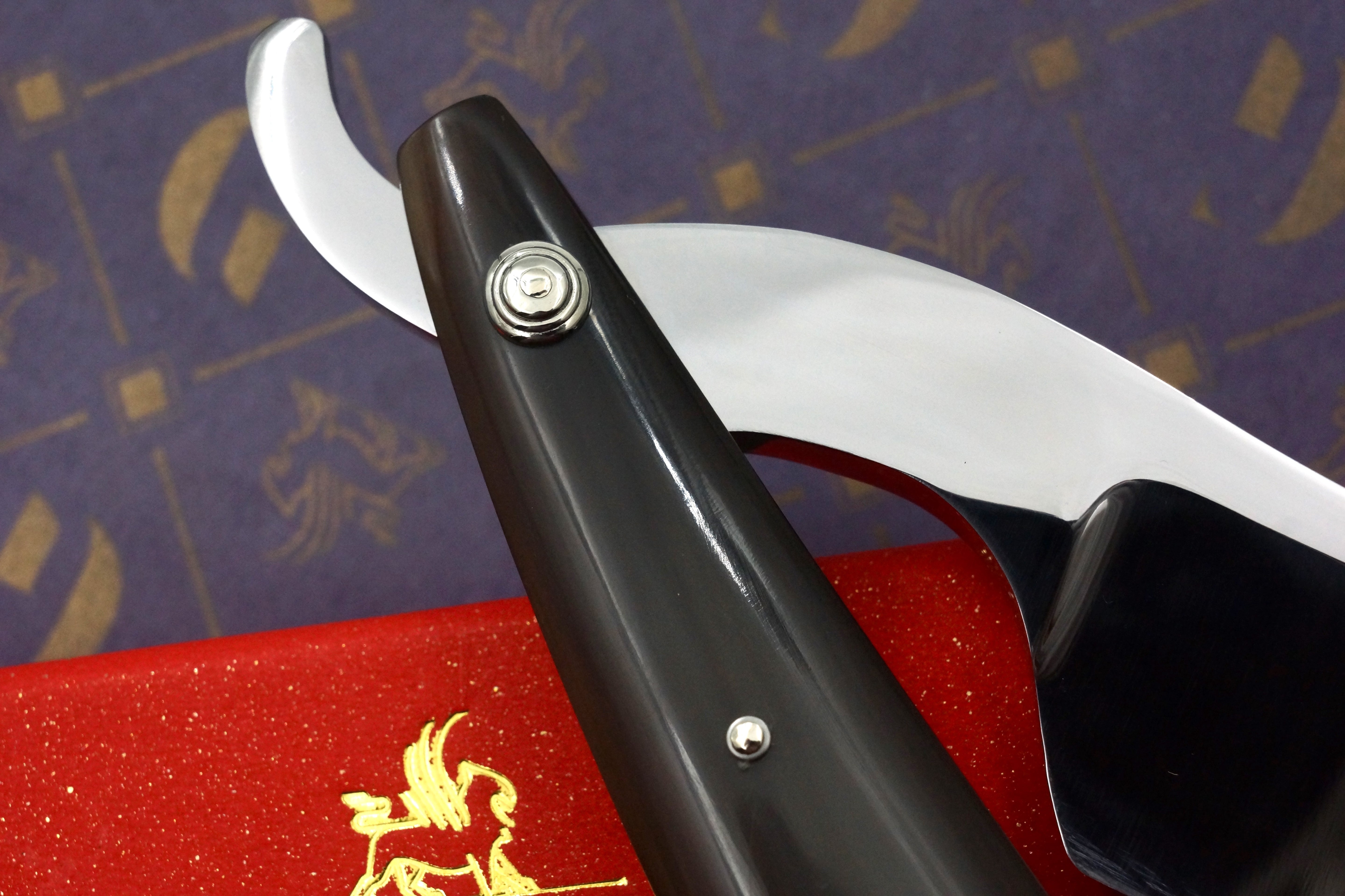 Griffith 1084 Steel 9/8 Quarter Hollow Fancy Blade - Horn Scales Artisan Straight Razor