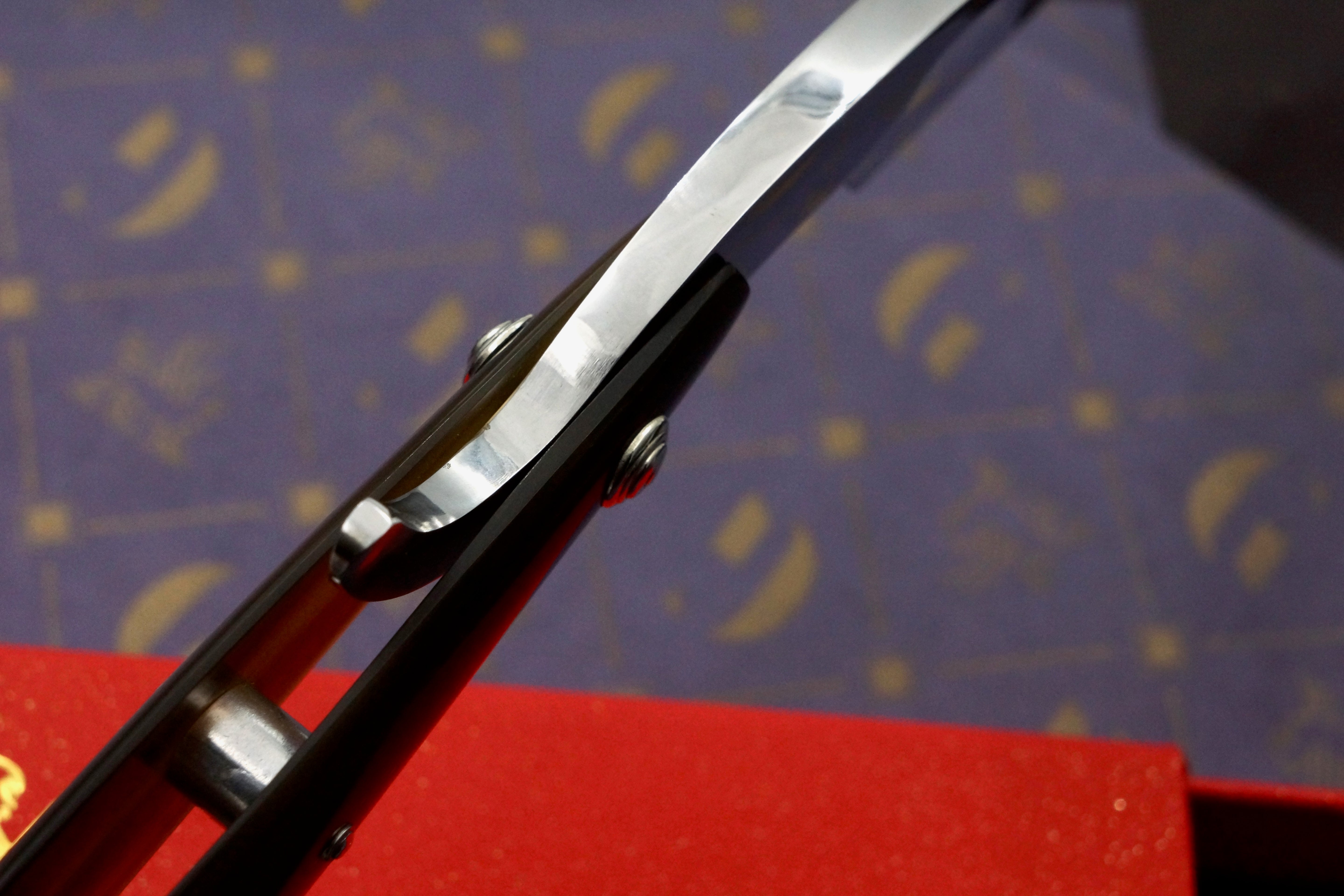 Griffith 1084 Steel 9/8 Quarter Hollow Fancy Blade - Horn Scales Artisan Straight Razor