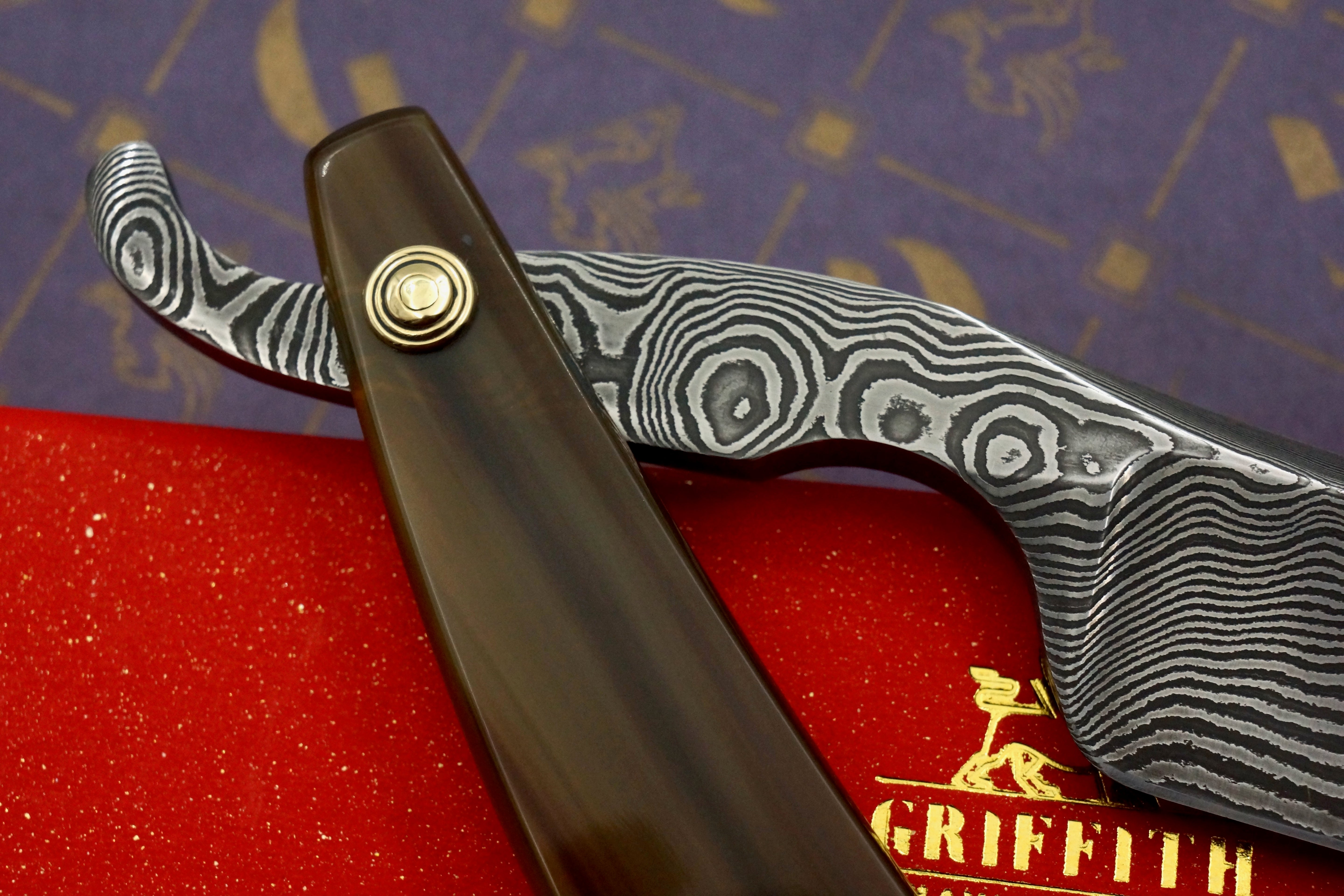 Griffith 8/8 Damascus Quarter Hollow - Horn Scales Artisan Straight Razor