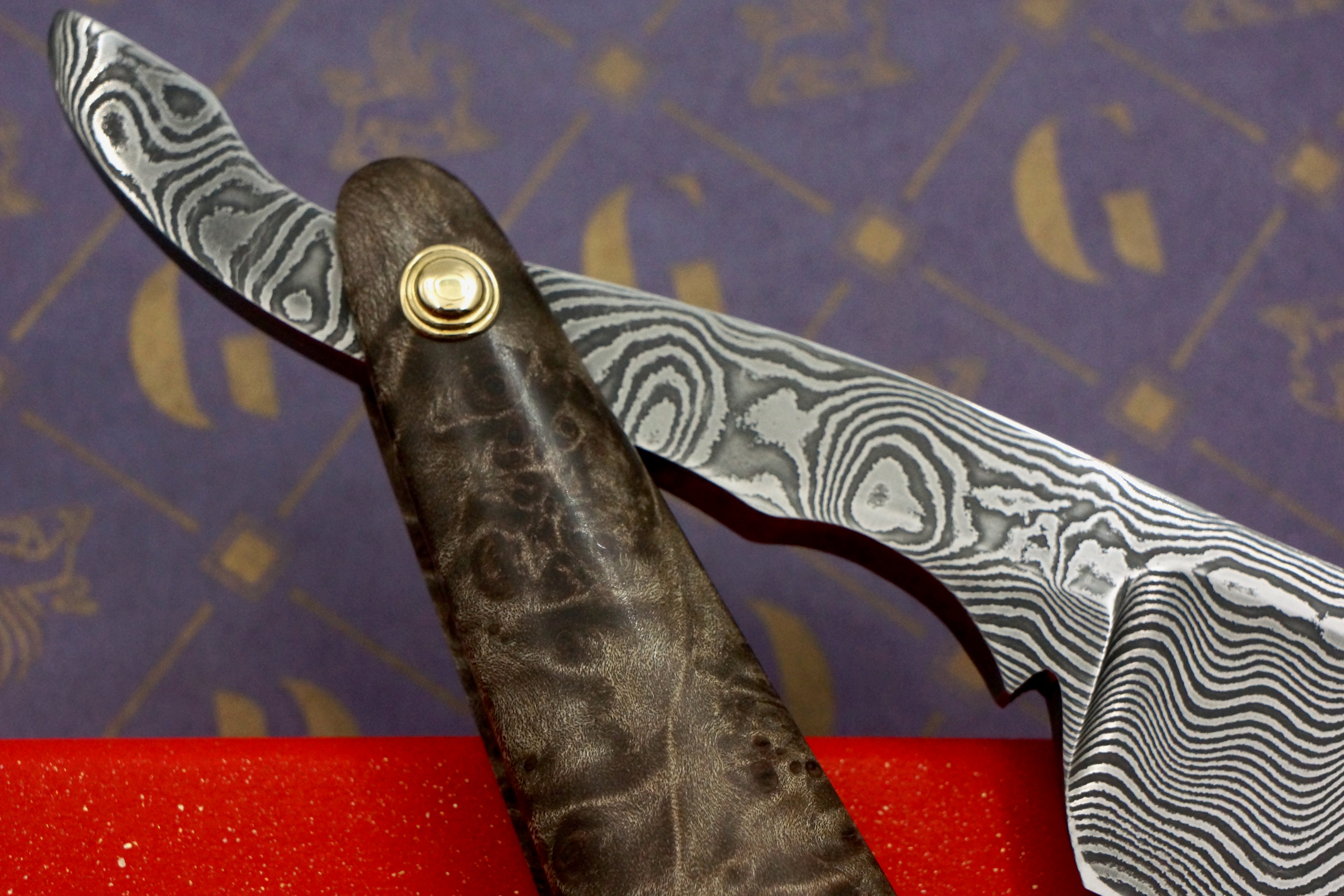 Griffith 9/8 Damascus Quarter Hollow - Amboyna Burl Scales Artisan Straight Razor