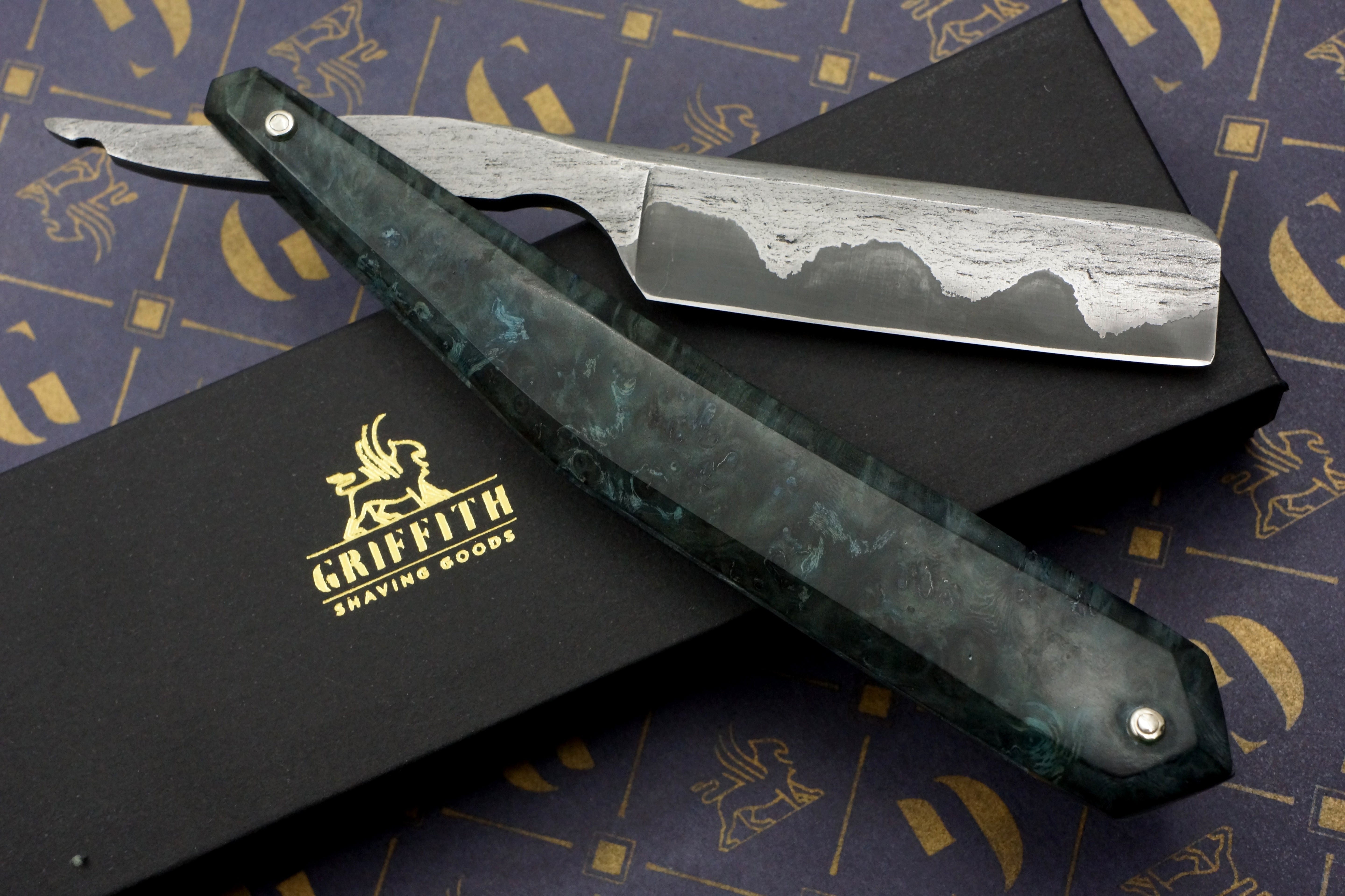 Griffith 6/8 Antique Wrought Iron & Steel San Mai Quarter Hollow - Burl Scales Artisan Straight Razor
