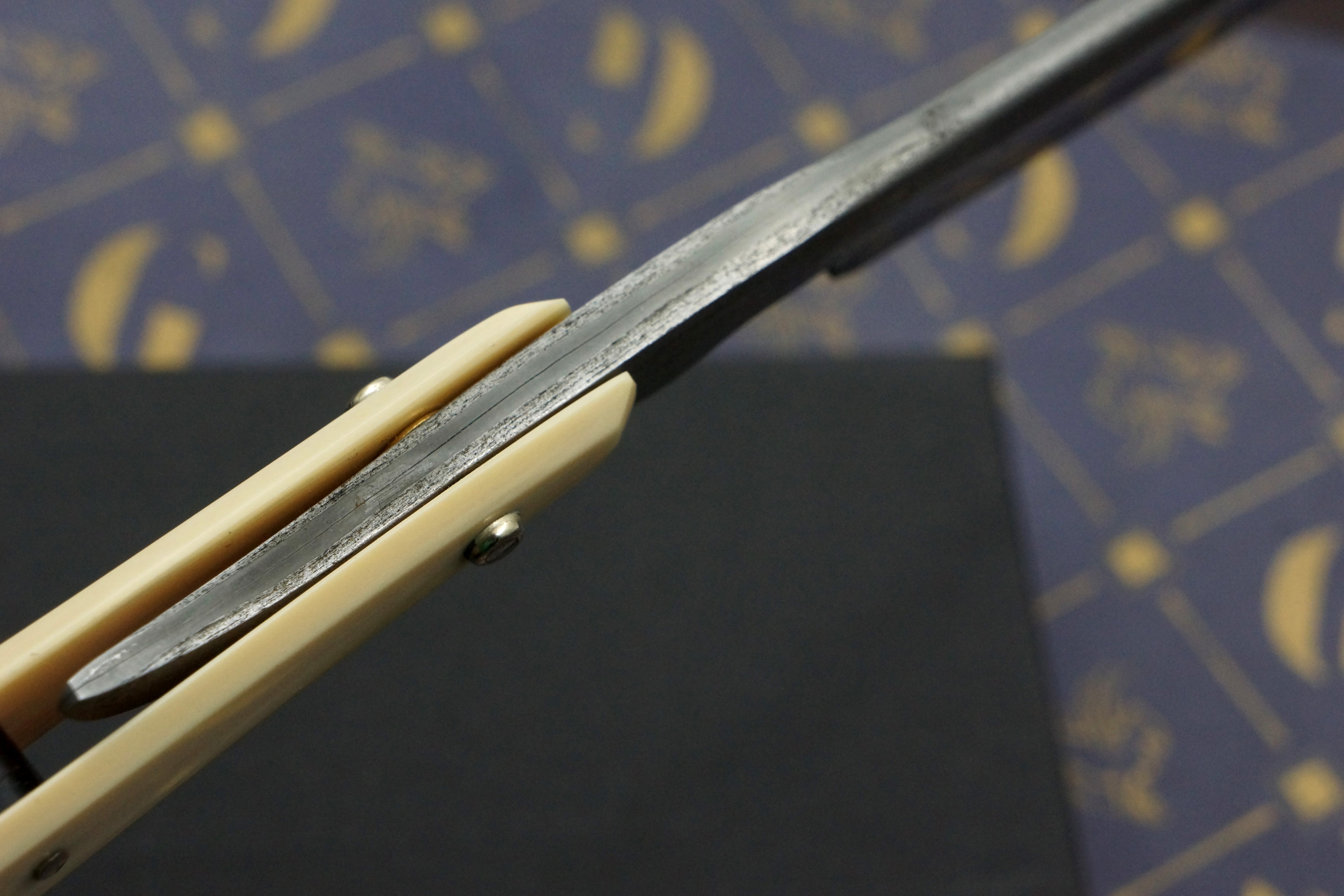 Griffith 6/8 Antique Wrought Iron & Steel San Mai Quarter Hollow - Mammoth Ivory Scales Artisan Straight Razor