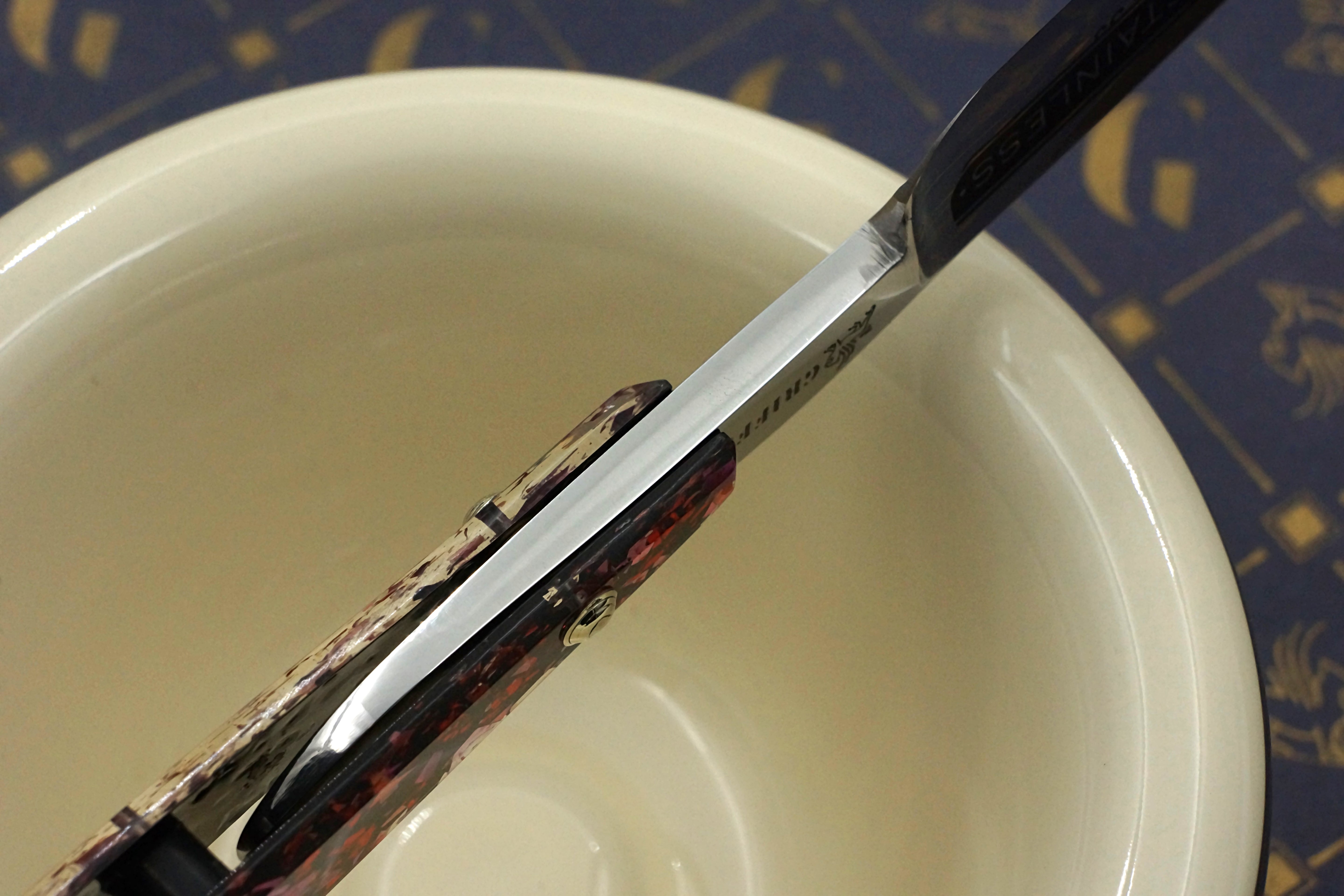 Griffith 8/8 Stainless Steel Extra Hollow Blade - Chunky Glitter Acrylic Scales Artisan Straight Razor