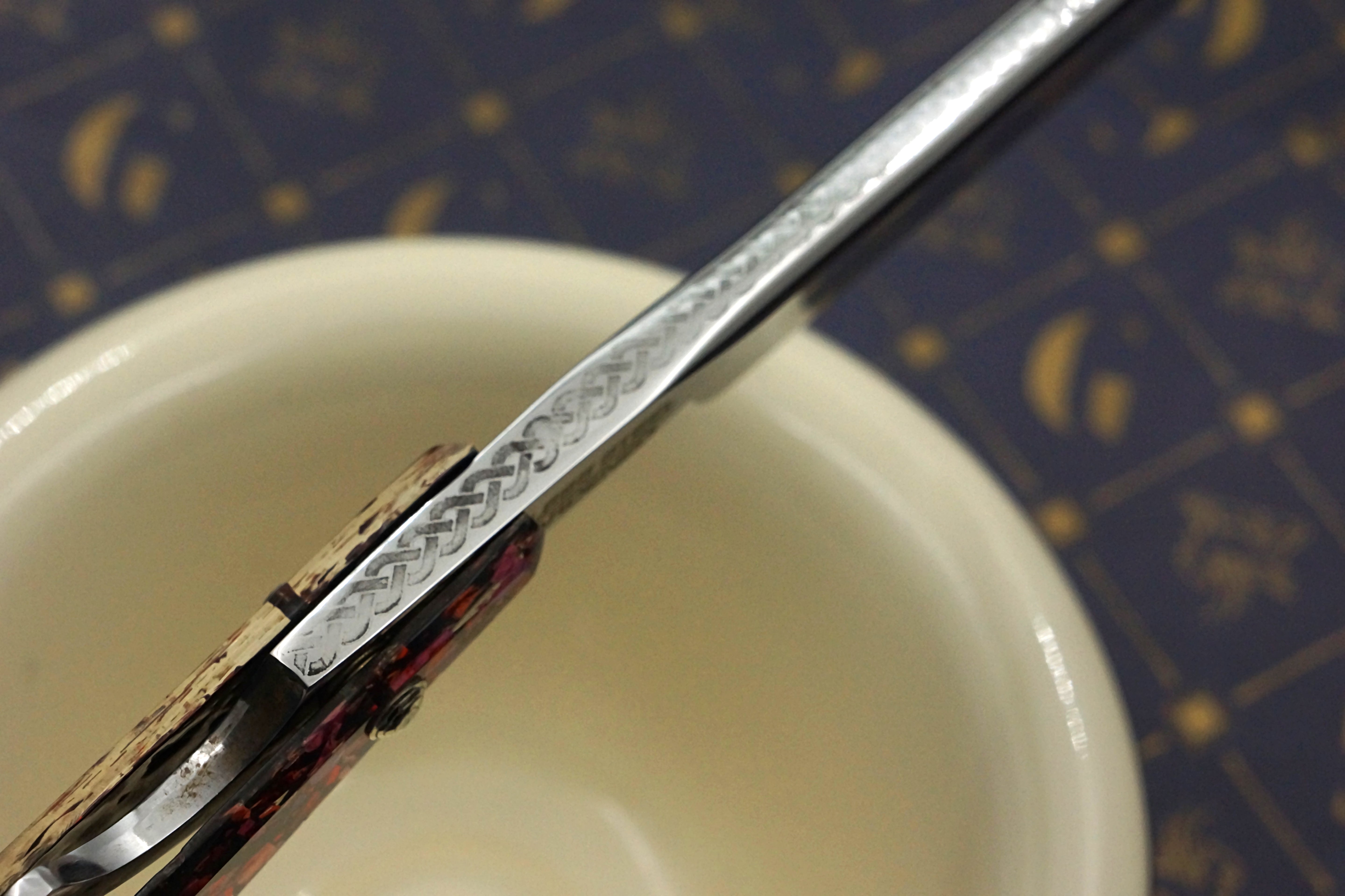 Griffith 8/8 Stainless Steel Extra Hollow Blade - Chunky Glitter Acrylic Scales Artisan Straight Razor