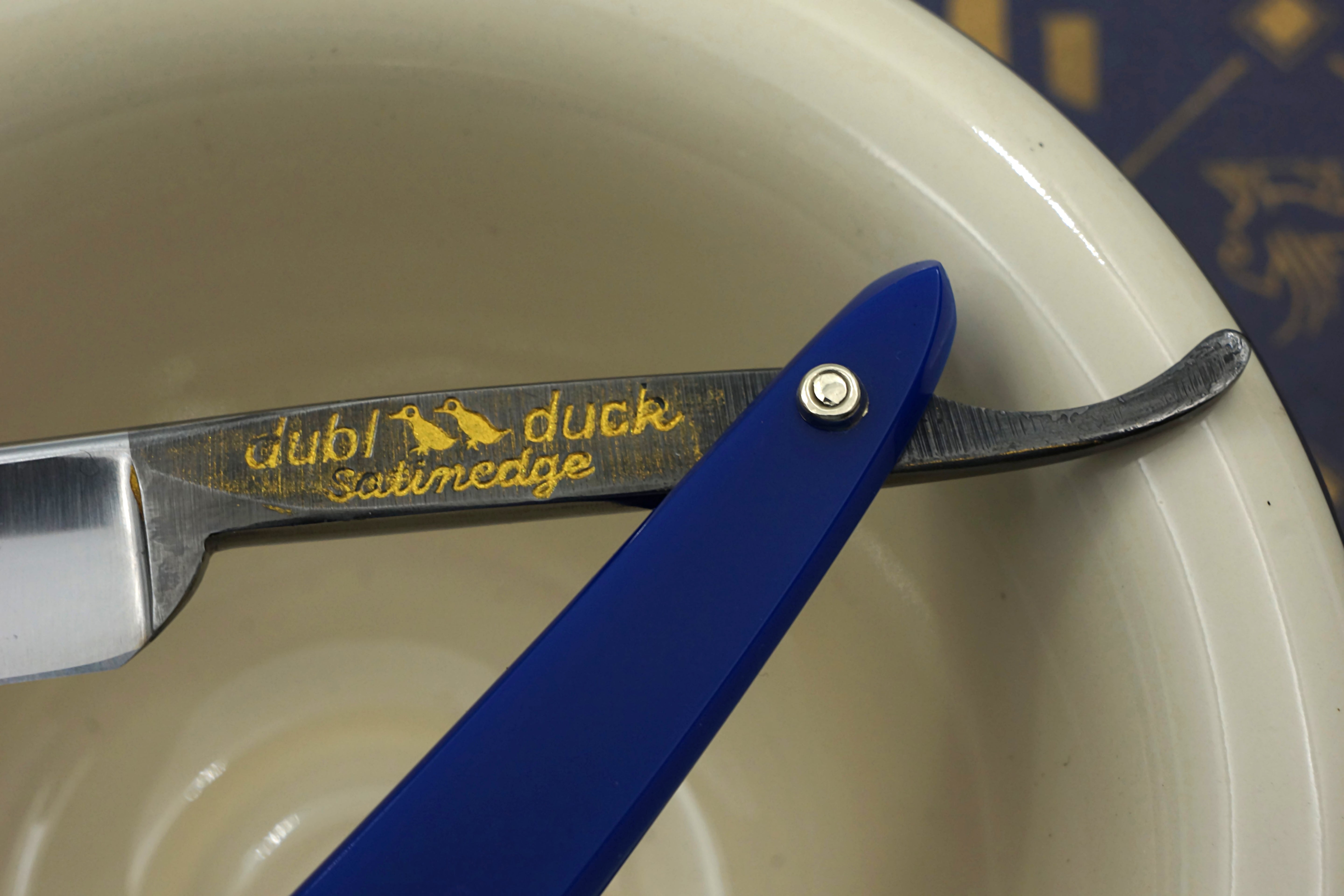Griffith Dubl Duck Satinedge 9/16 Half Hollow Blade - Acrylic Scales Artisan Straight Razor - Shave Ready