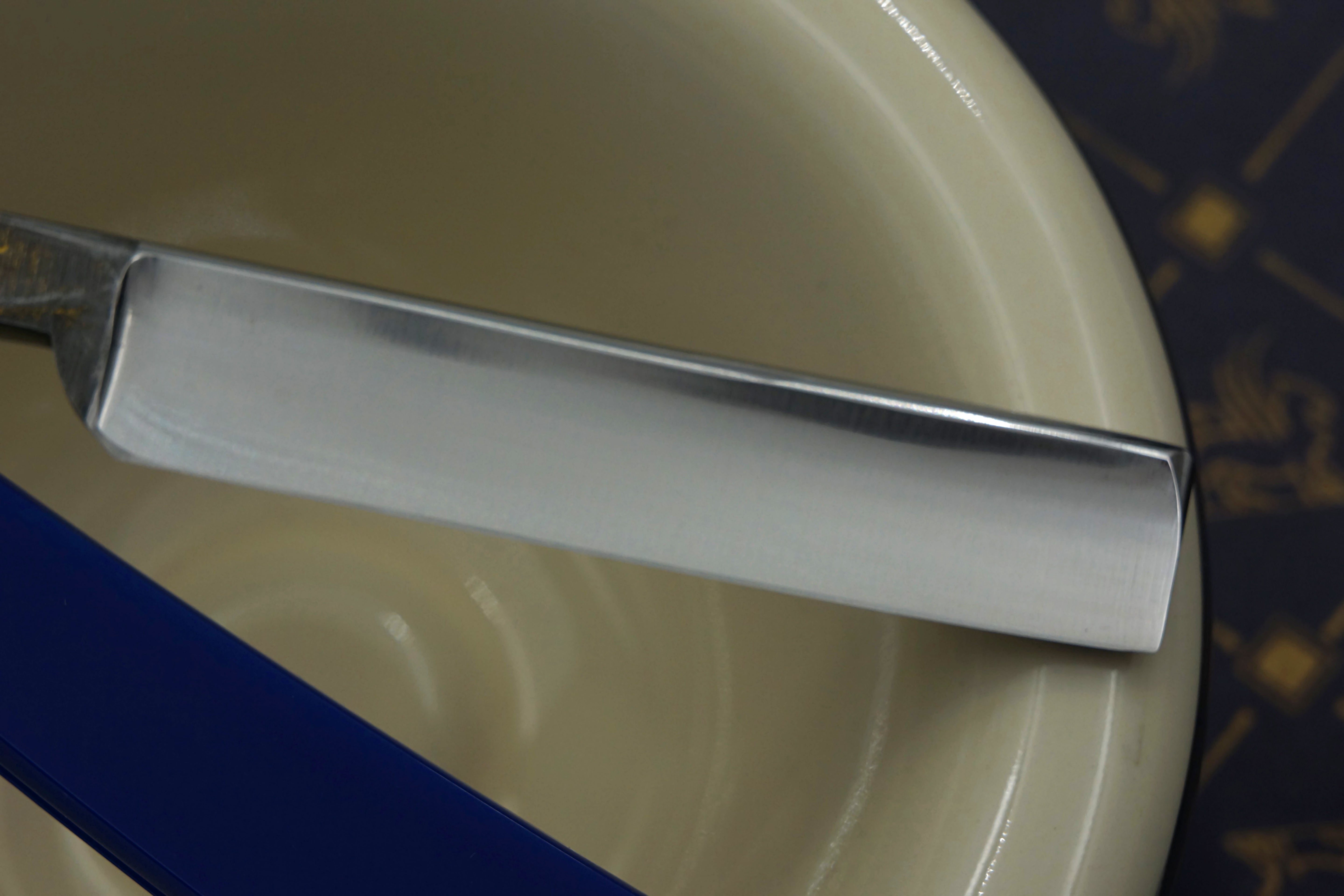 Griffith Dubl Duck Satinedge 9/16 Half Hollow Blade - Acrylic Scales Artisan Straight Razor - Shave Ready