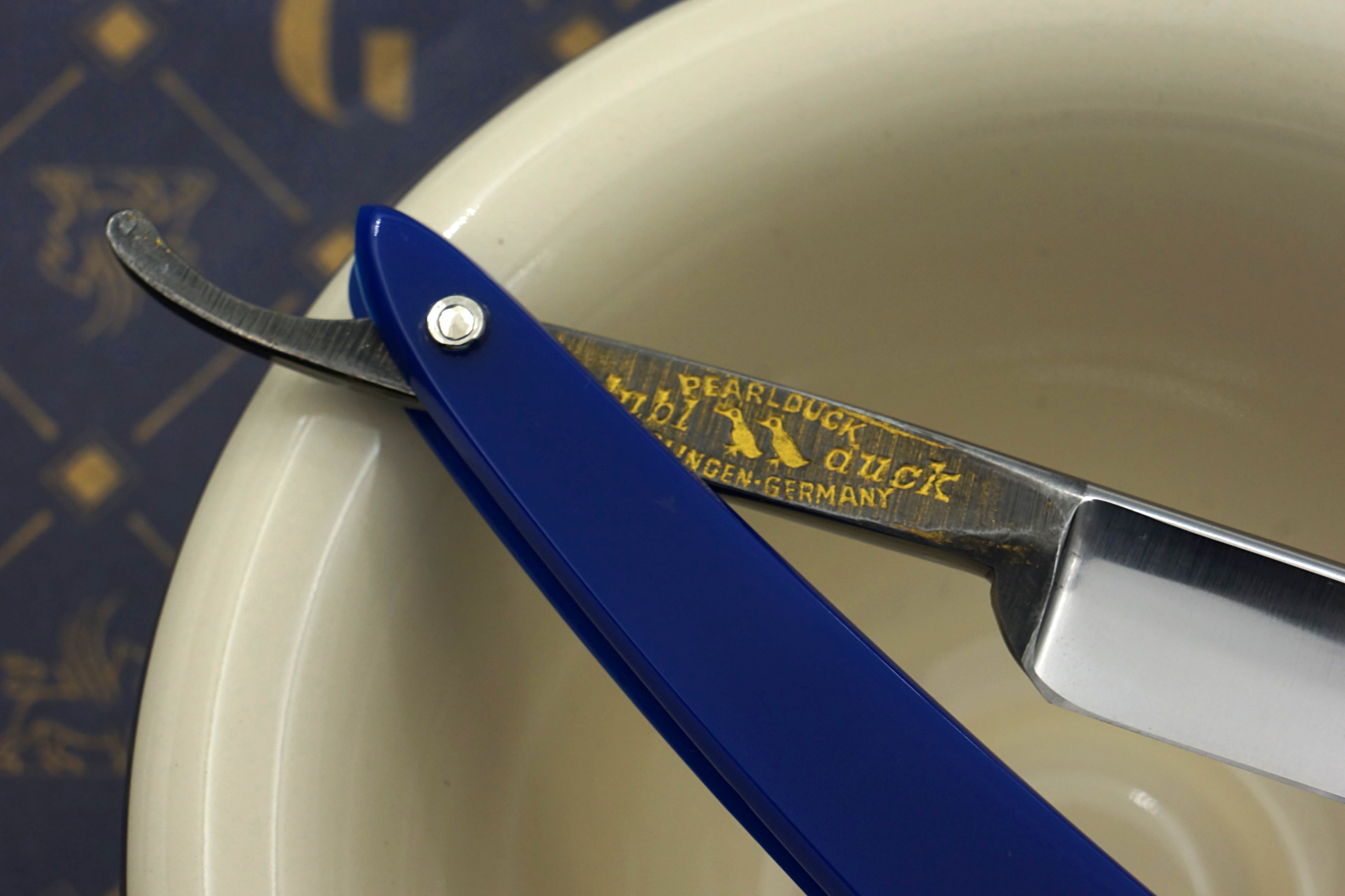 Griffith Dubl Duck Satinedge 9/16 Half Hollow Blade - Acrylic Scales Artisan Straight Razor - Shave Ready
