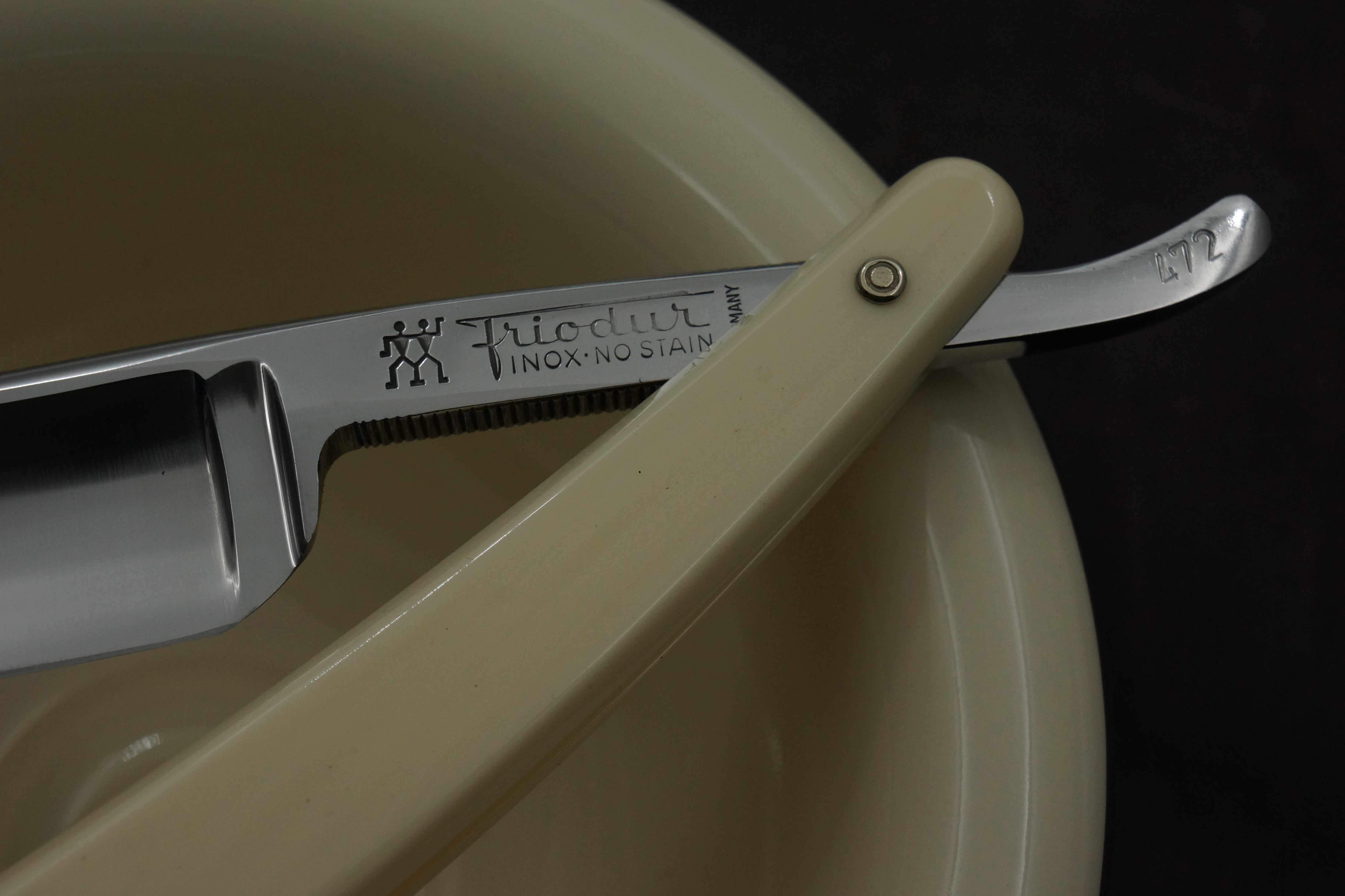 Henckels Friodur 6/8 No. 472 - Excellent Stainless Steel Etched Full Hollow - Solingen Straight Razor - Shave Ready