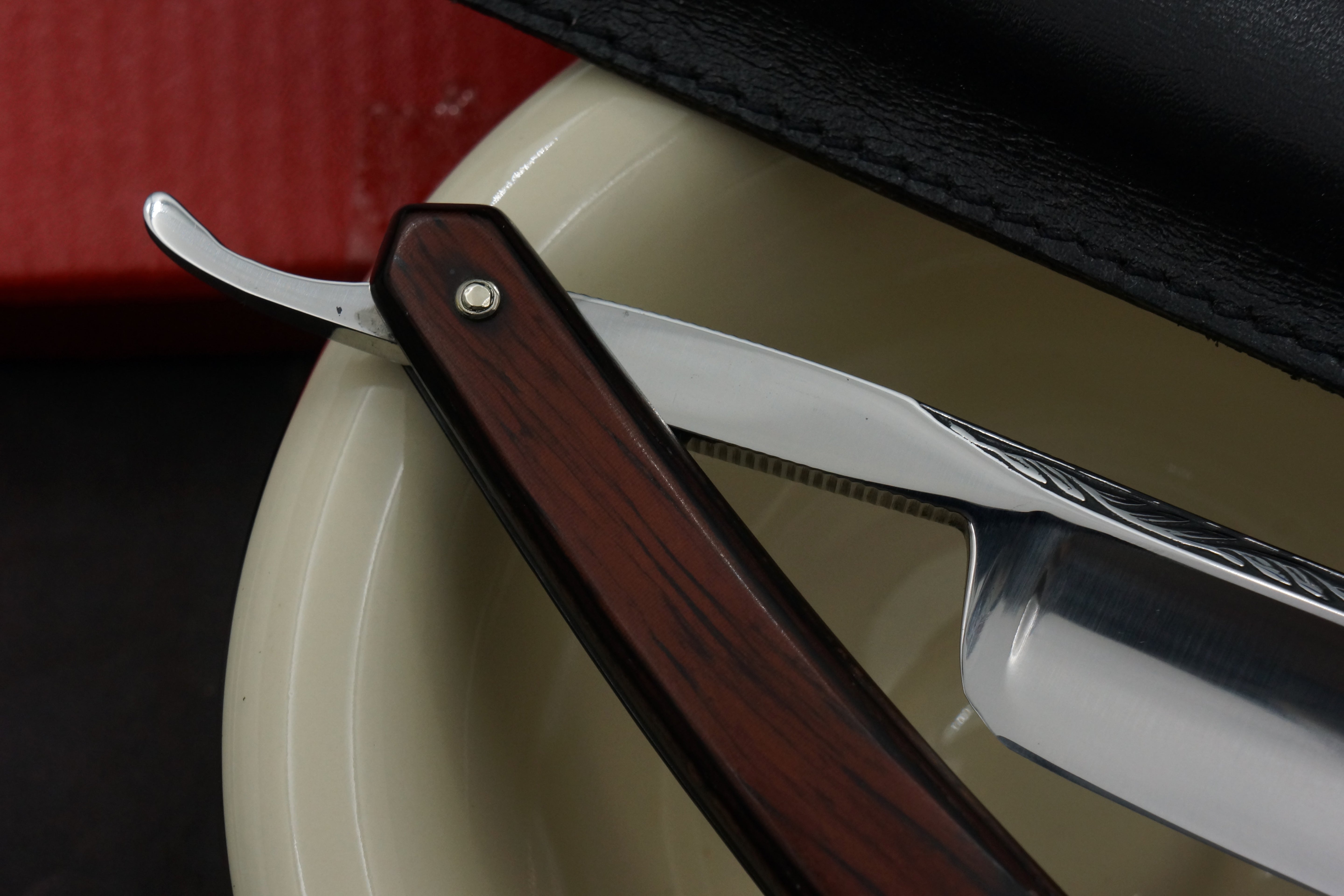 Thiers Issard "Le Thiernois" Etch 13/16 Full Hollow - Vintage French Straight Razor - Shave Ready