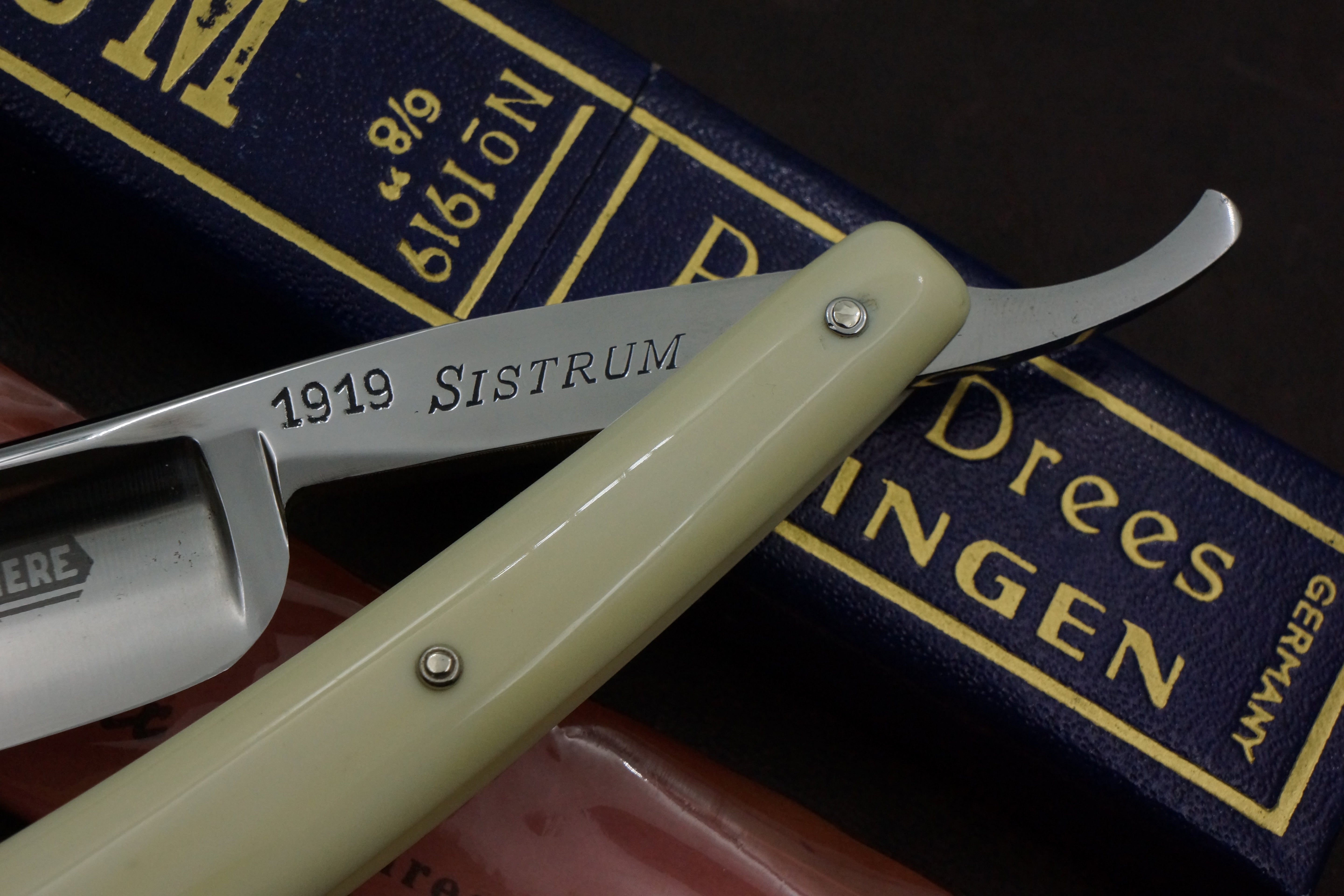 Paul Drees "Sistrum" - NOS 6/8-13/16 Full Hollow Blade - NOS Vintage Solingen Straight Razor