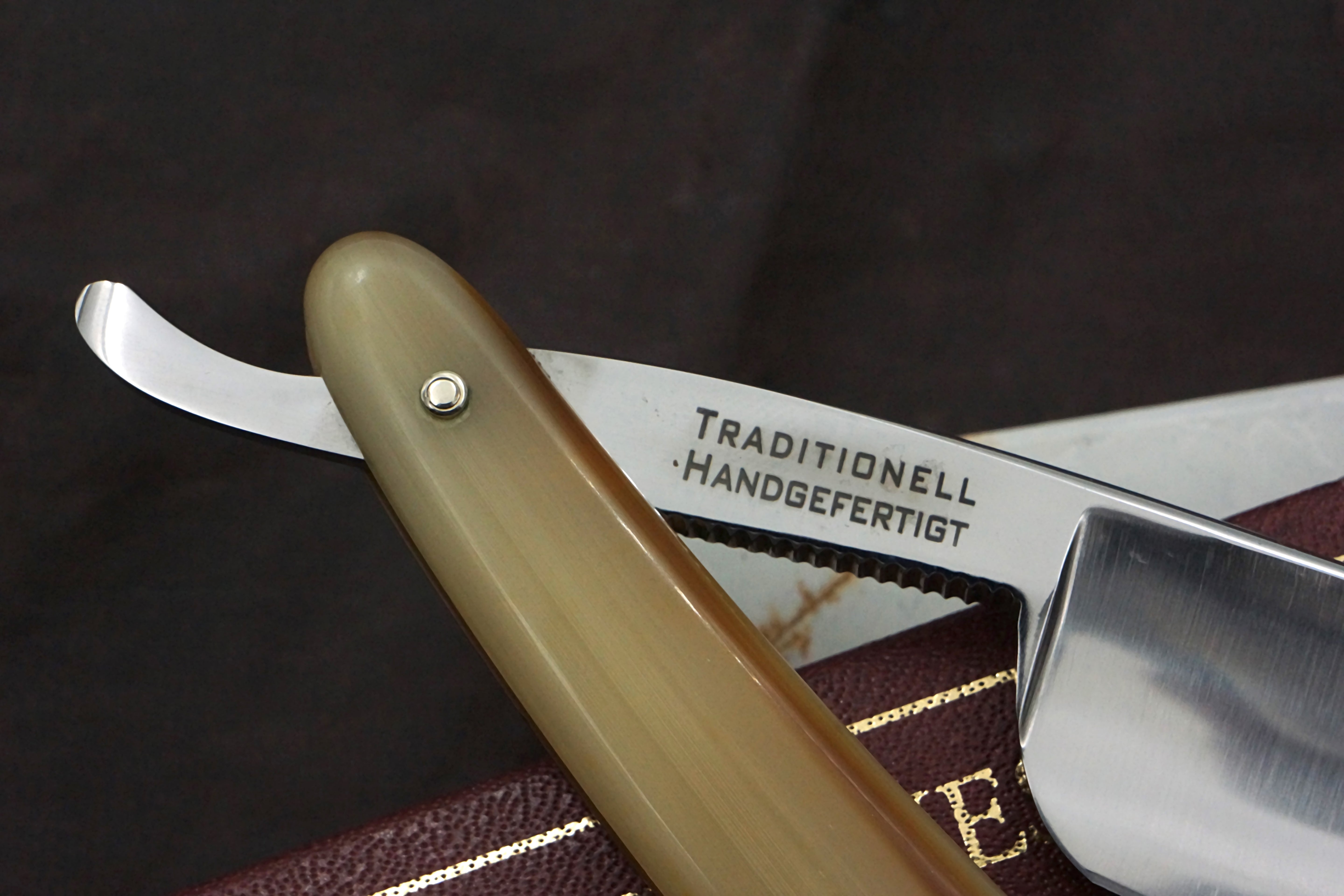 Wacker 8/8 Handforged - Rare Horn Scales Preowned Solingen Straight Razor - Shave Ready